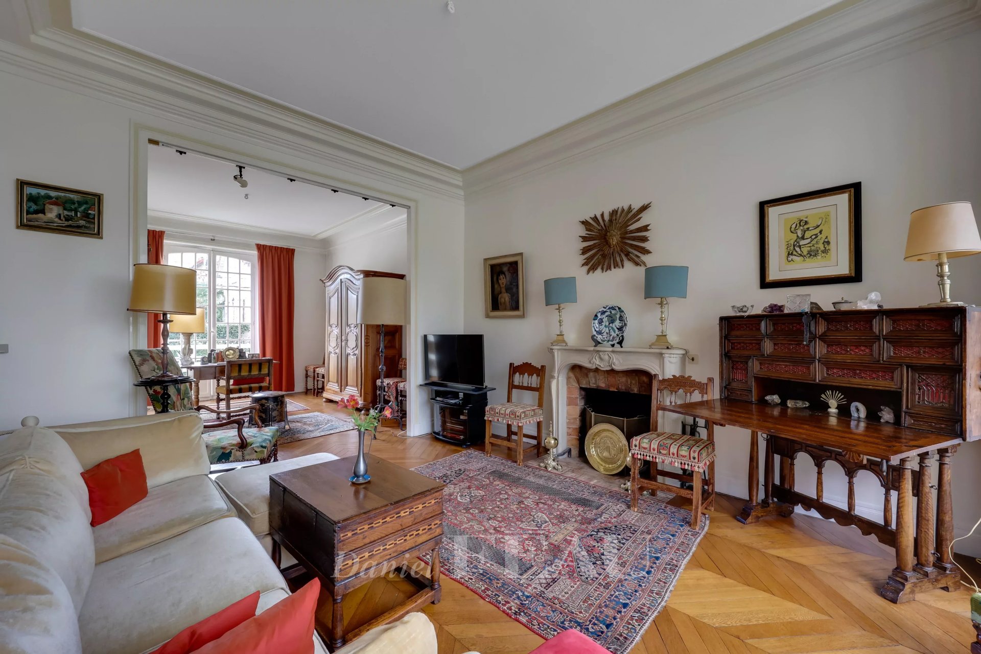 8 Bedroom Villa/Townhouse's Image 3