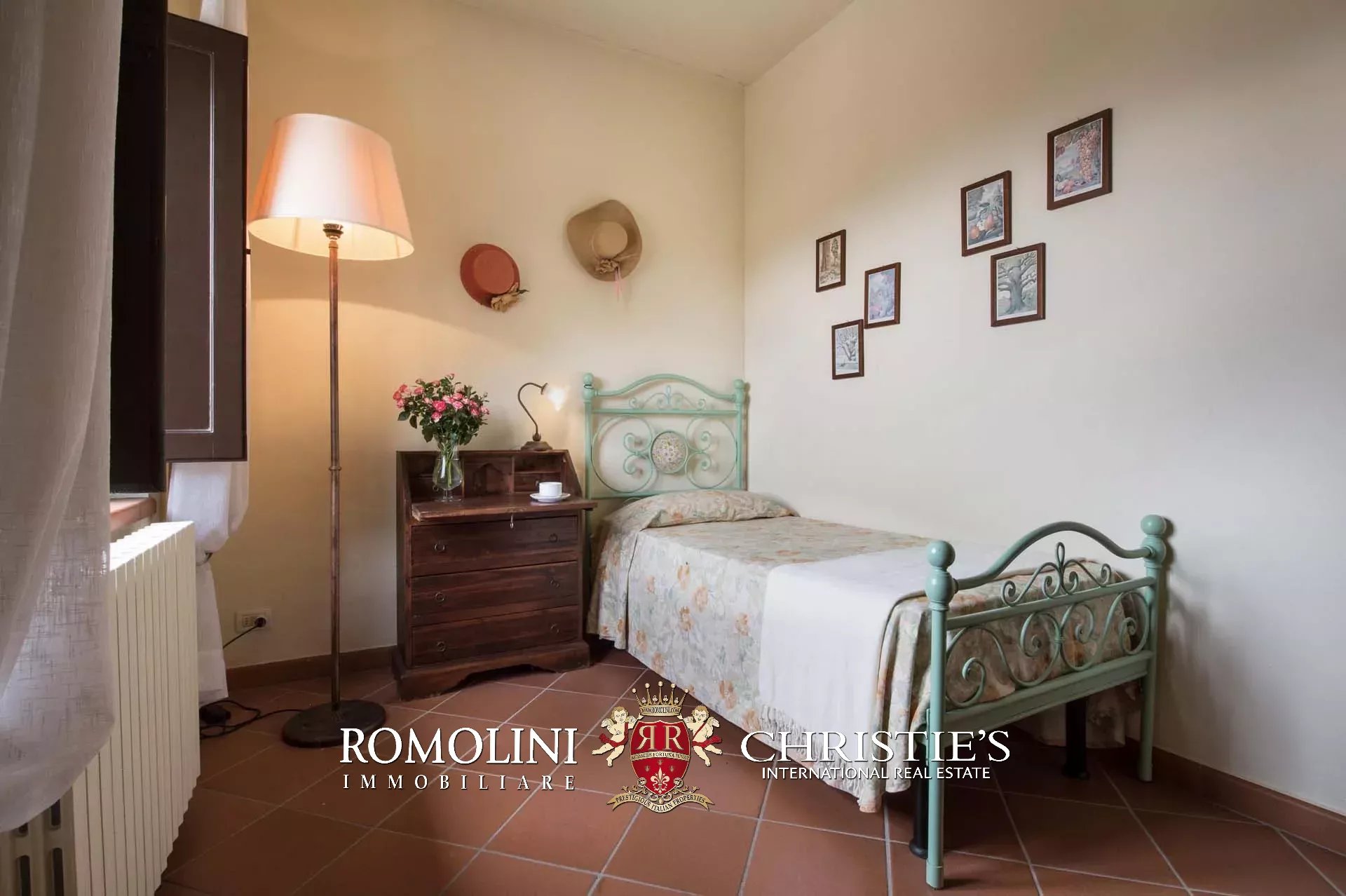 21 Bedroom Vineyard's Image 100