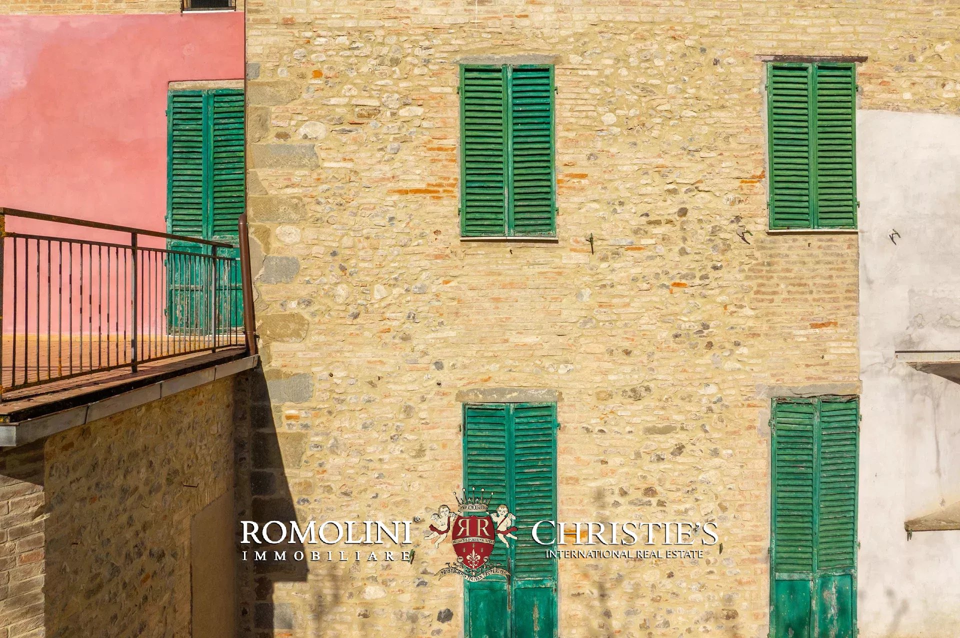  ELEGANT HISTORIC PROPERTY WITH TERRACES AND GARDEN FOR SALE IN UMBERTIDE