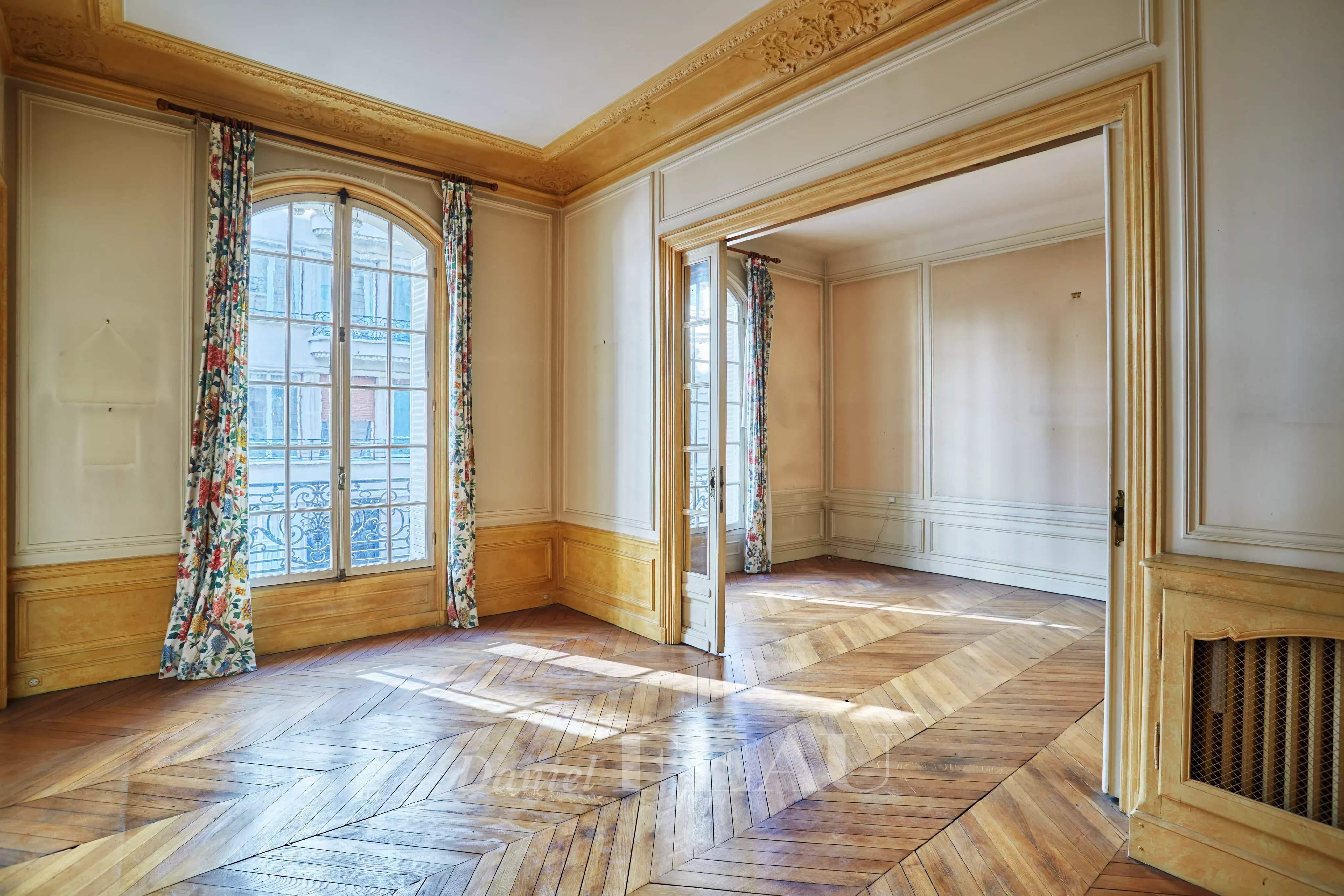 Sale Apartment Paris 8th
