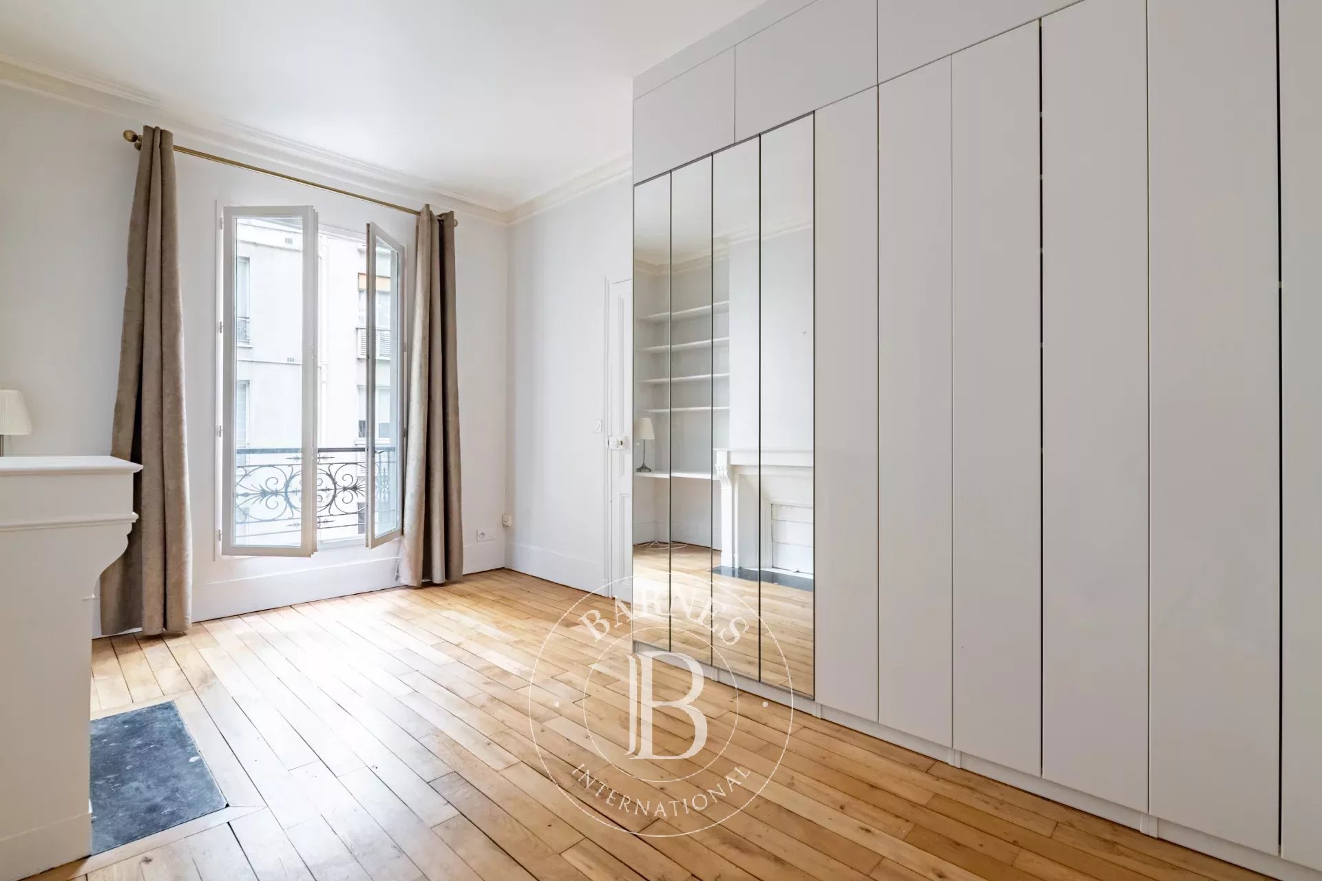 Daire Paris 10ème - picture 5