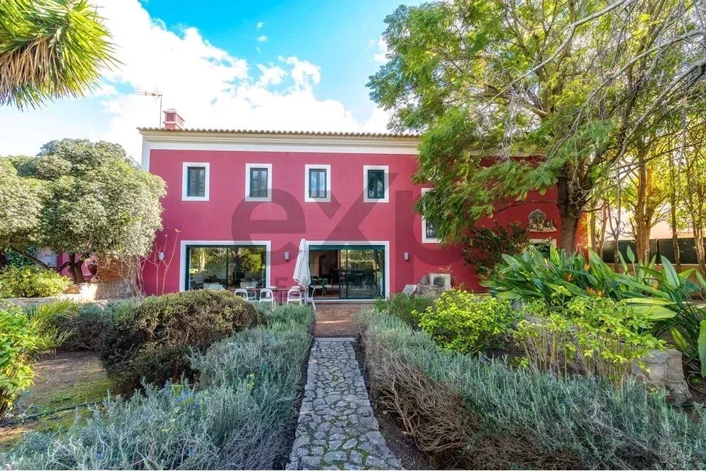 STYLISH MANOR HOUSE W/SALT WATER POOL, TENNIS COURT JUST 7 KM FROM THE BEACH