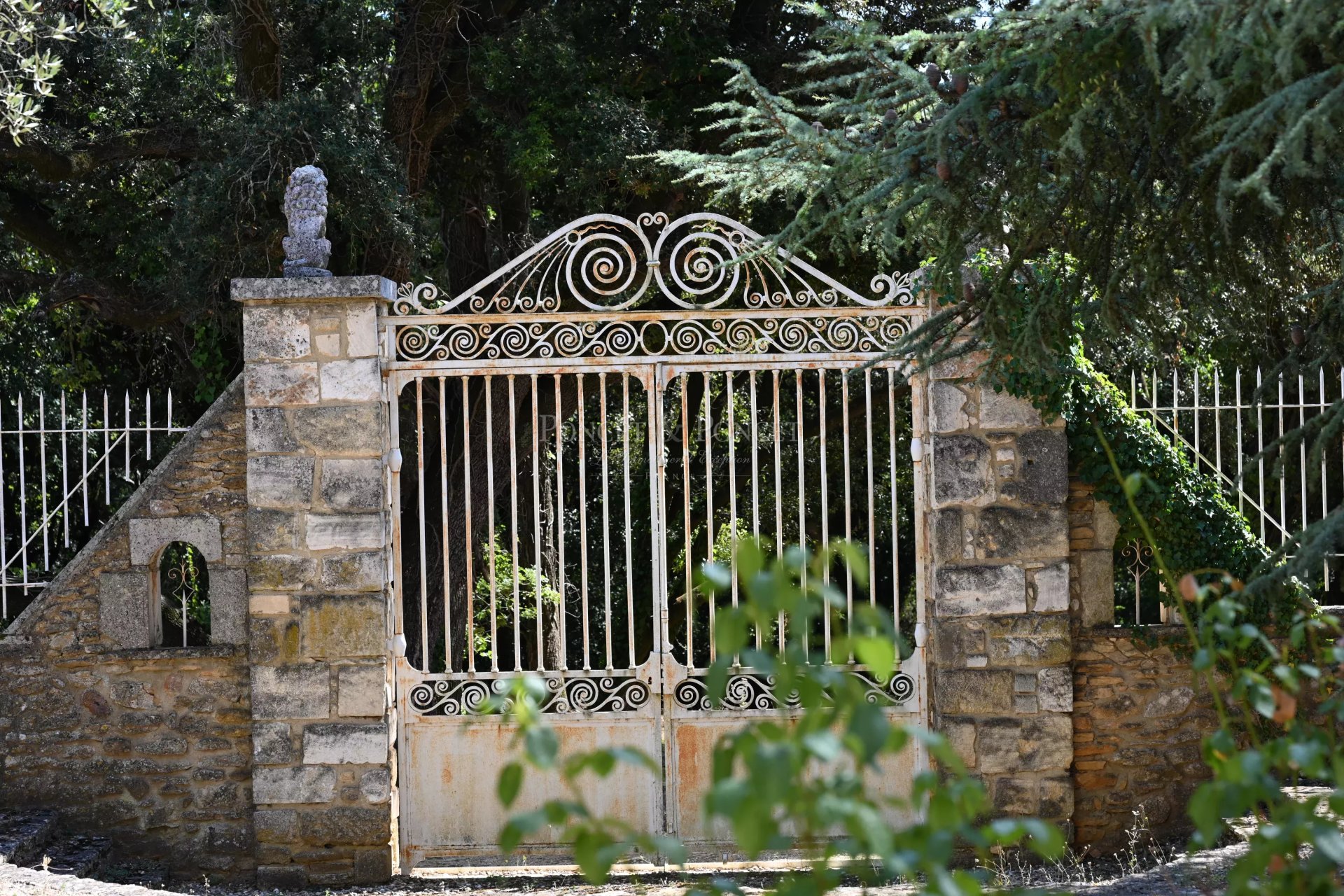 9 Bedroom Chateau's Image 8
