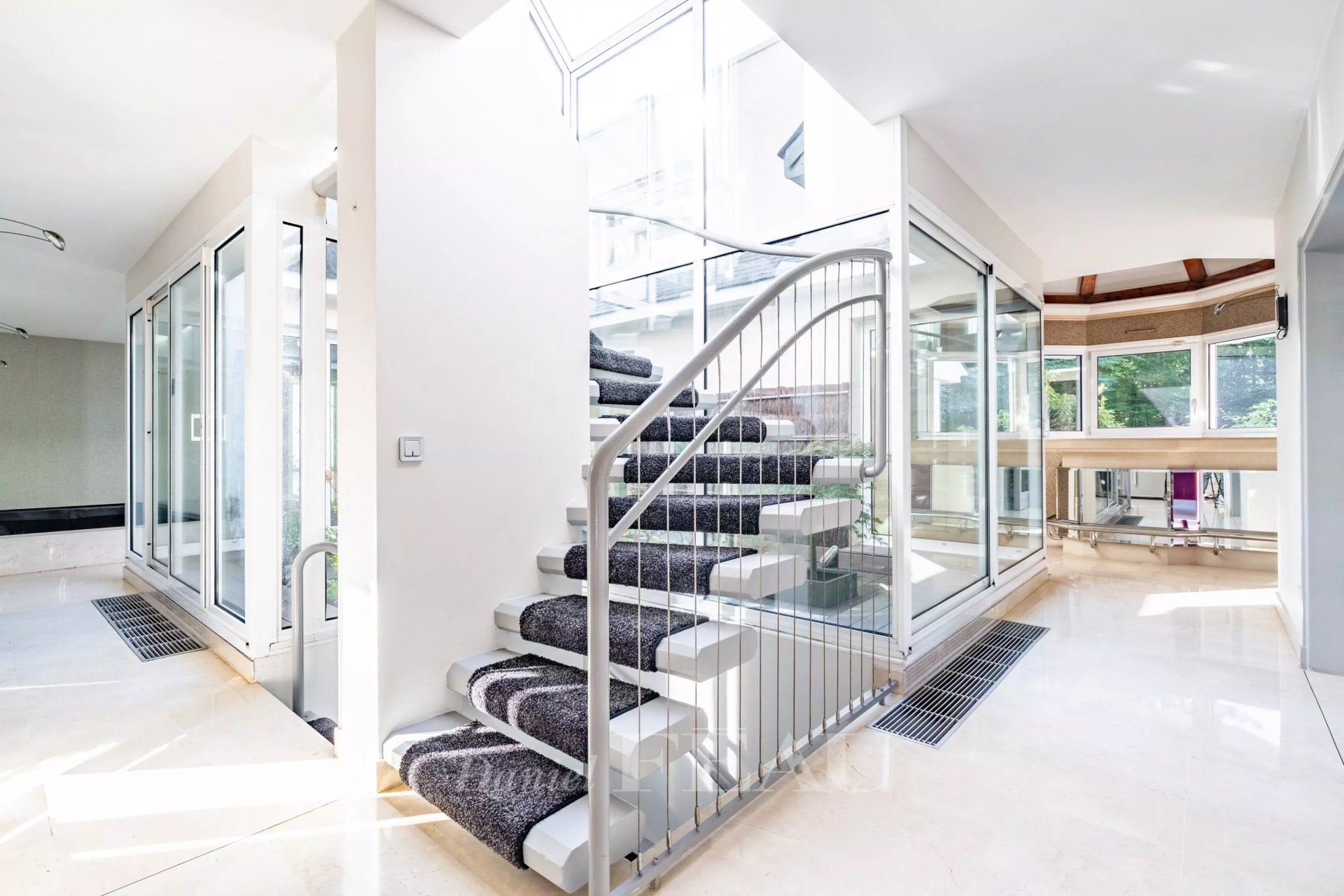 6 Bedroom Villa/Townhouse's Image 5