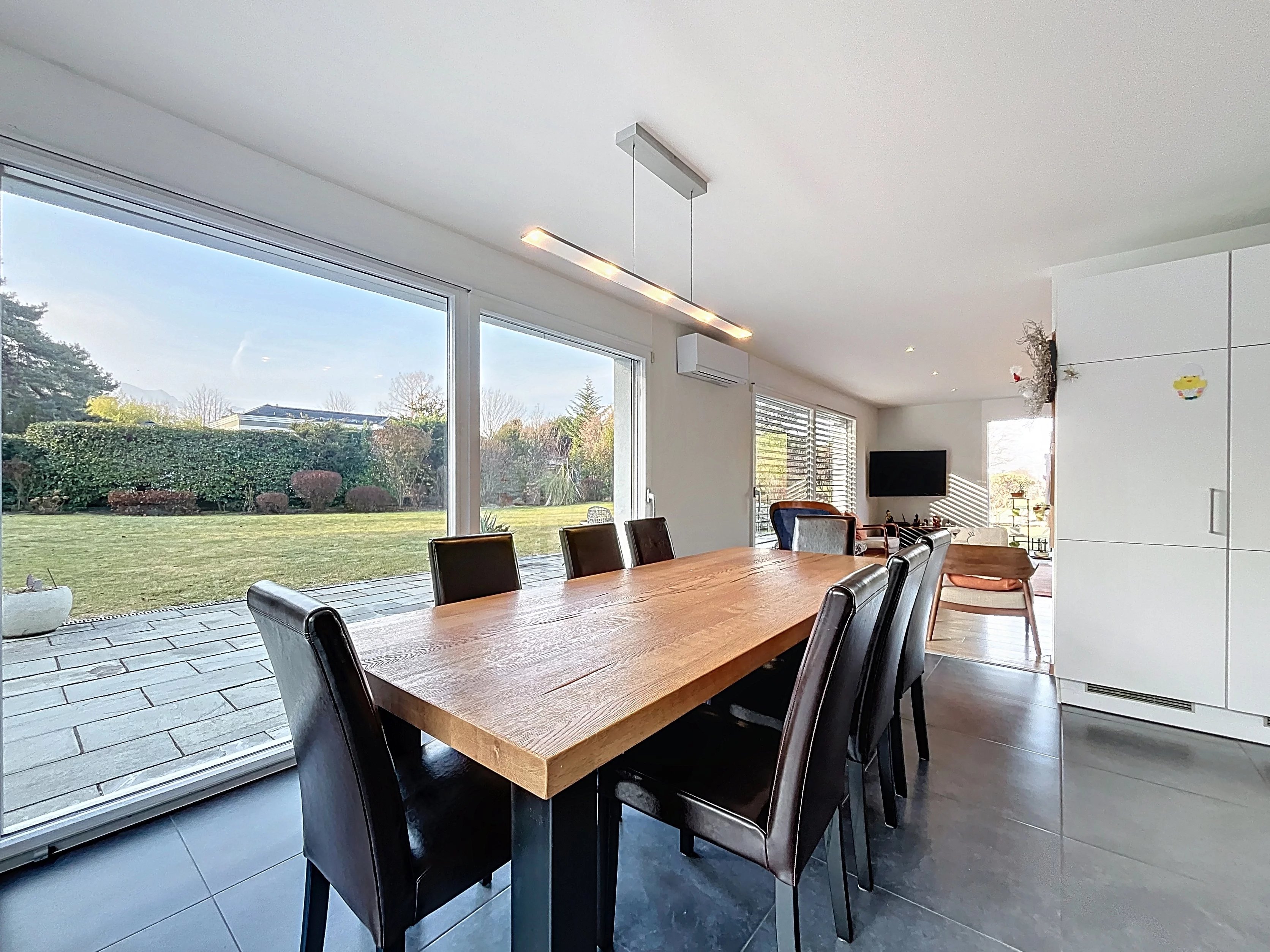 Villa lumineuse proche École Internationale