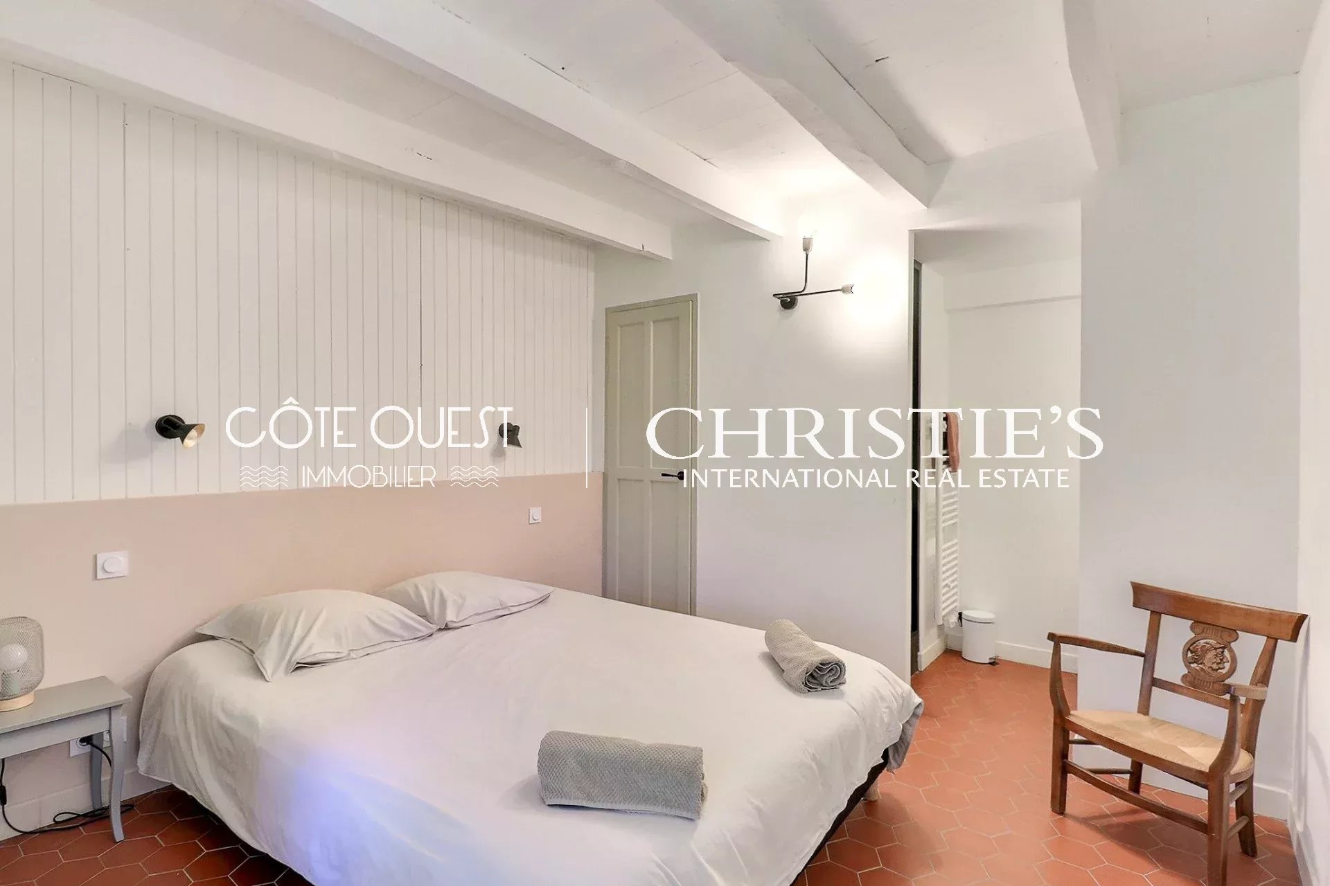 7 Bedroom Villa/Townhouse's Image 11