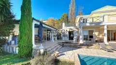 Superb architect-designed villa in a private estate in the hills above Falicon — photo 5 of 7