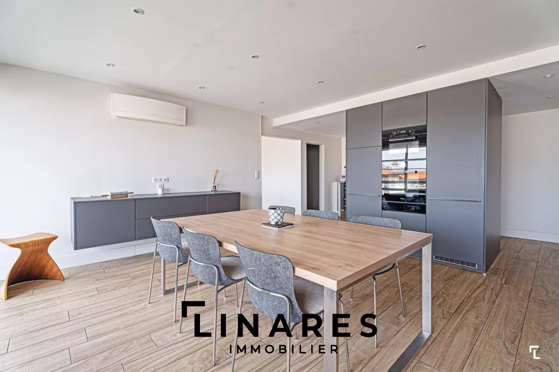 L' ELIXIR DU 7EME - Appartement T4/5 de 157m2 + Terrasse de 61m2 - 13007 ENDOUME