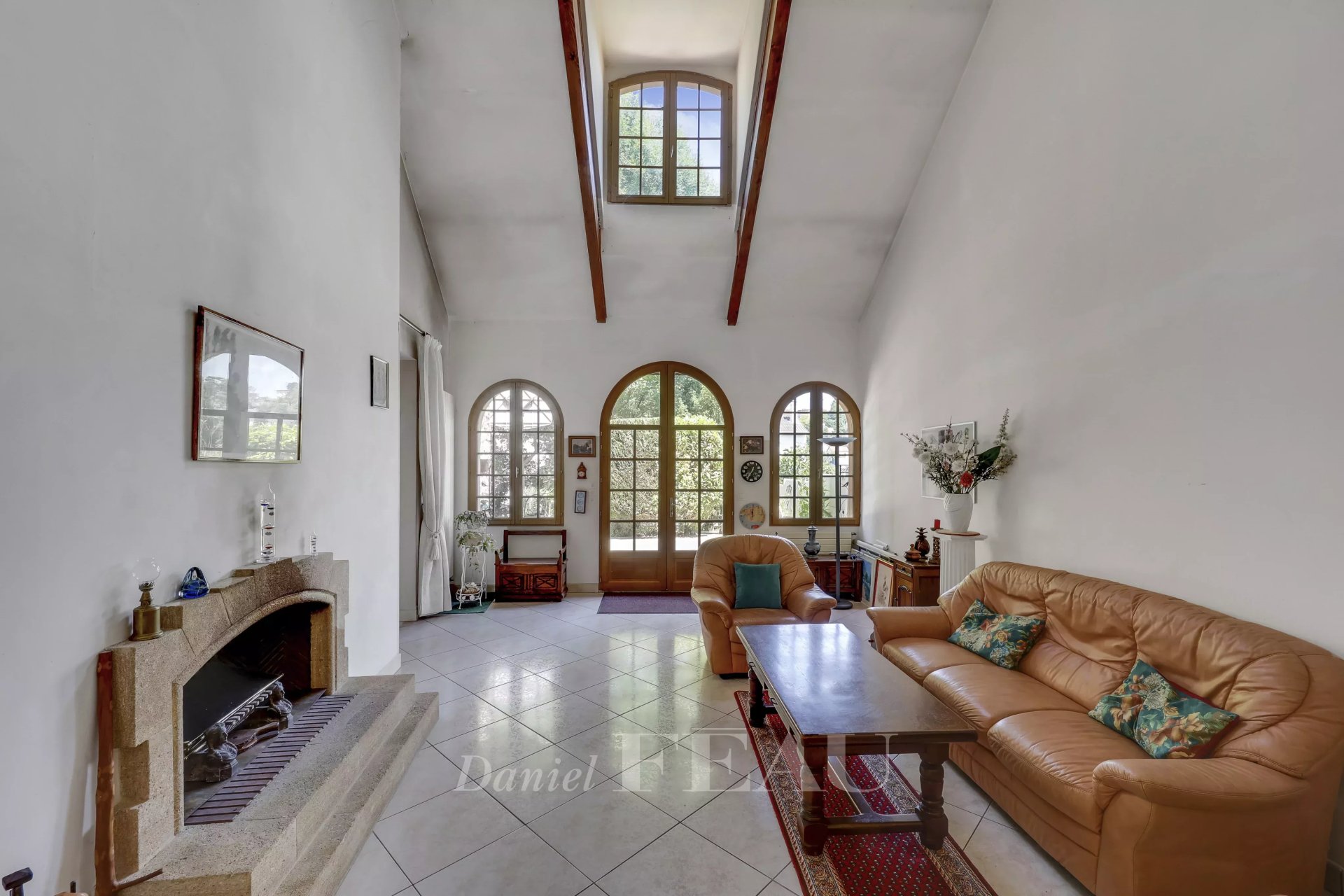 6 Bedroom Villa/Townhouse's Image 3