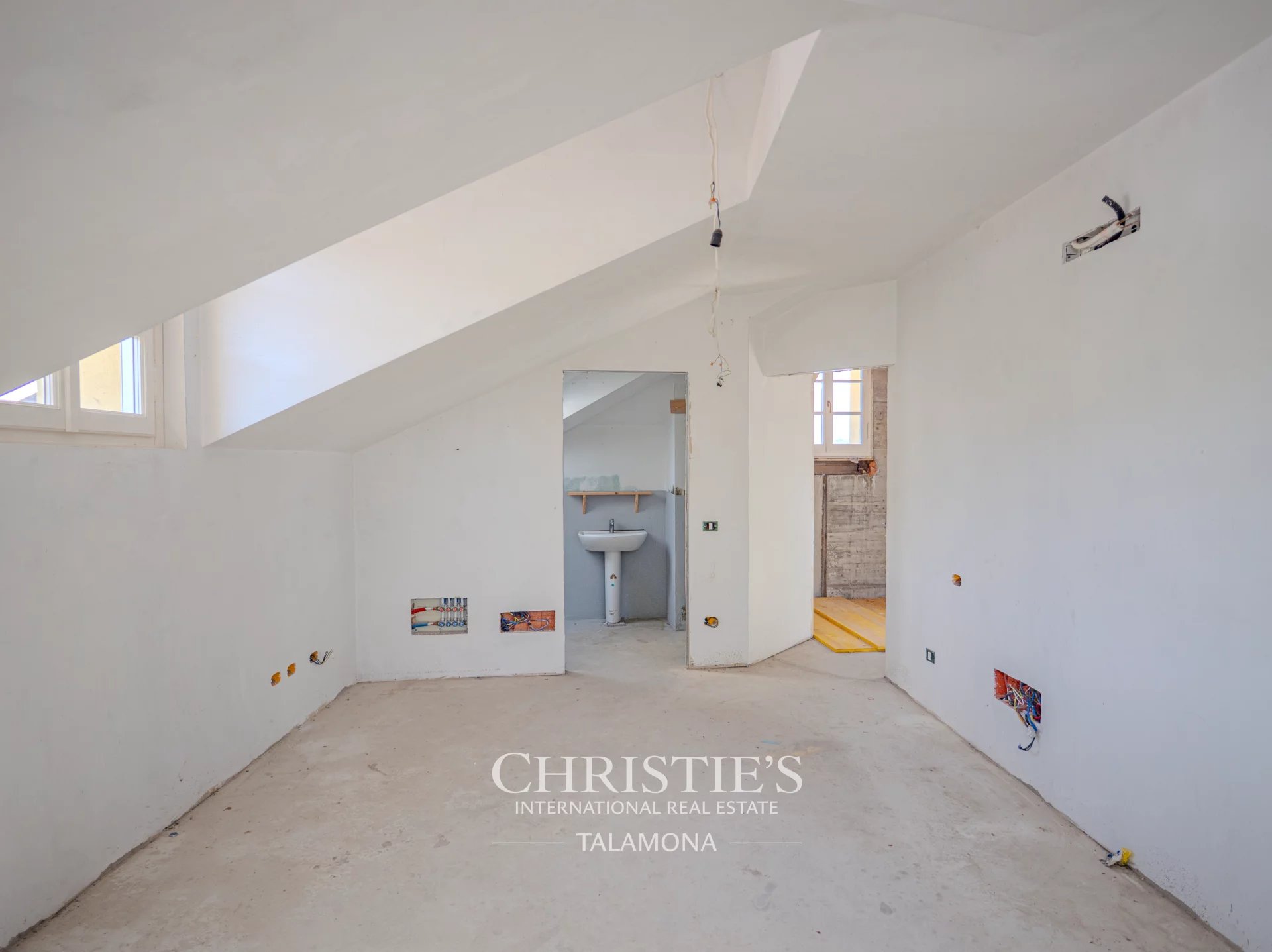 7 Bedroom Villa/Townhouse's Image 15