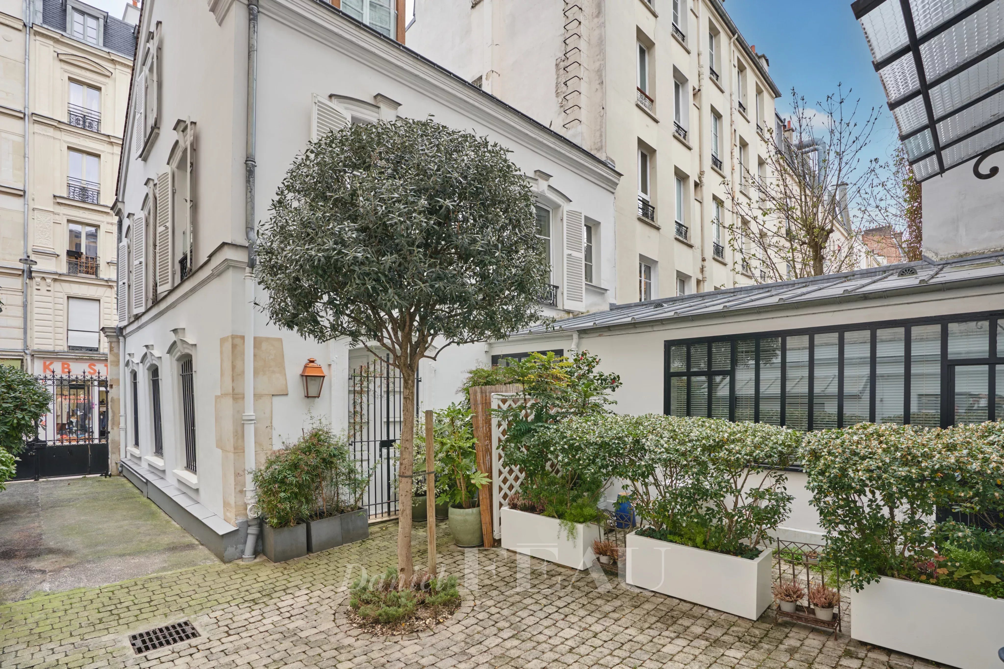 Sale Apartment Paris 16th