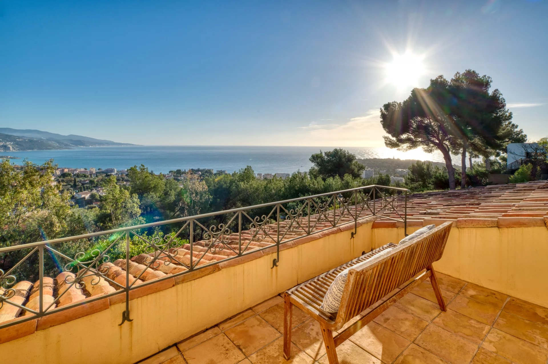 Roquebrune Cap Martin - Torraca - Propriété 230 m2, terrain 2198 m2, piscine, jacuzzi