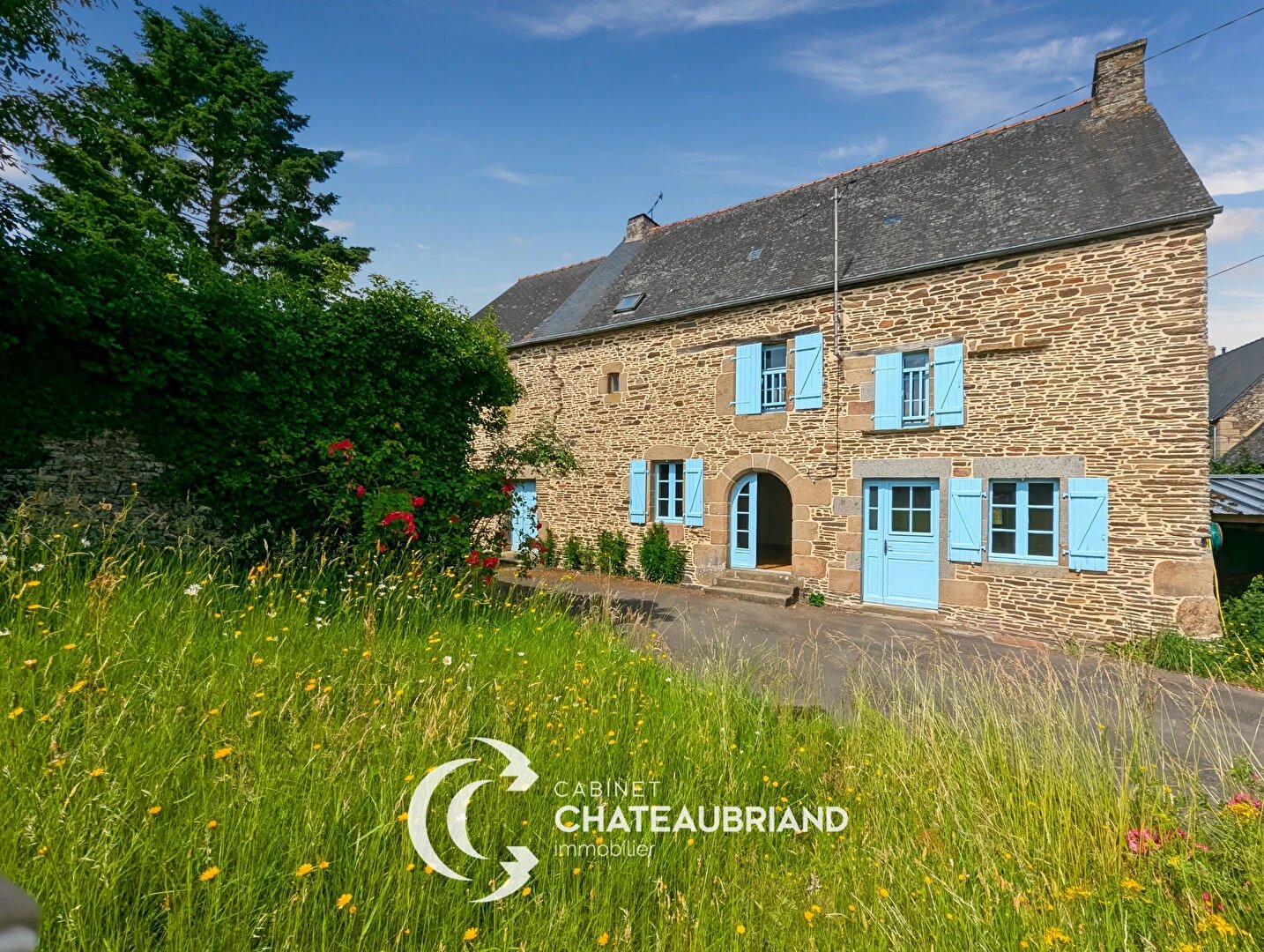 A vendre - Maison en pierre 2 chambres, dépendances et terrain 1 036 m² , VAL COUESNON (35560)