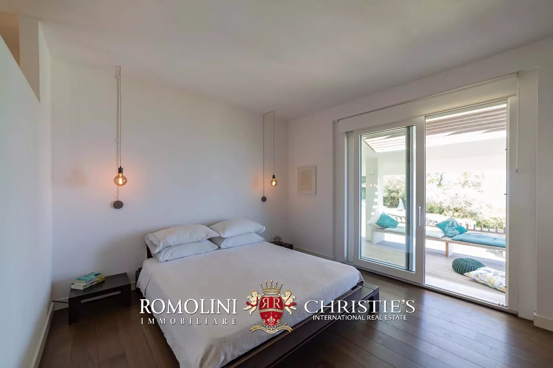6 Bedroom Villa/Townhouse's Image 46