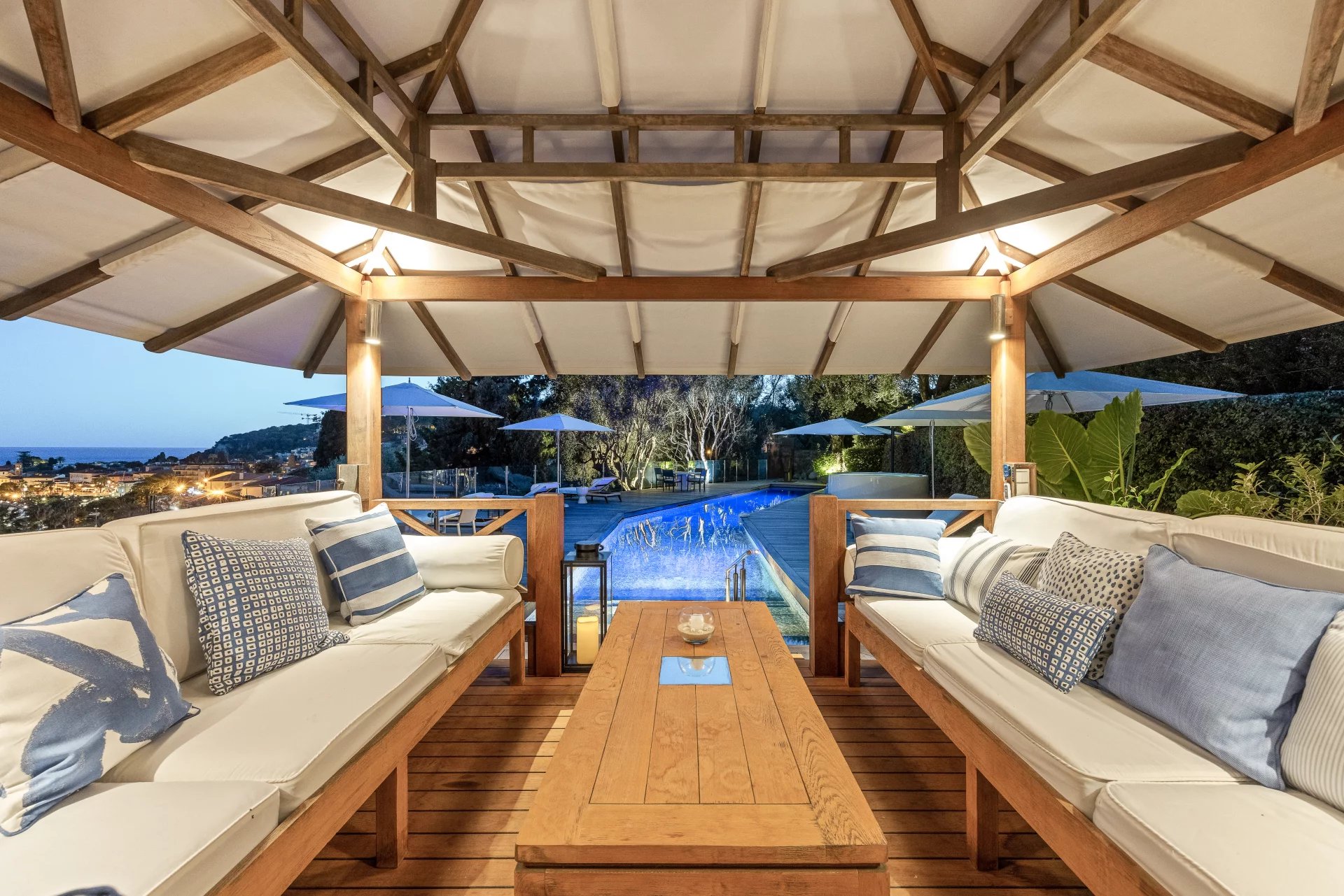 Contemporary 5-bedroom villa with panoramic view