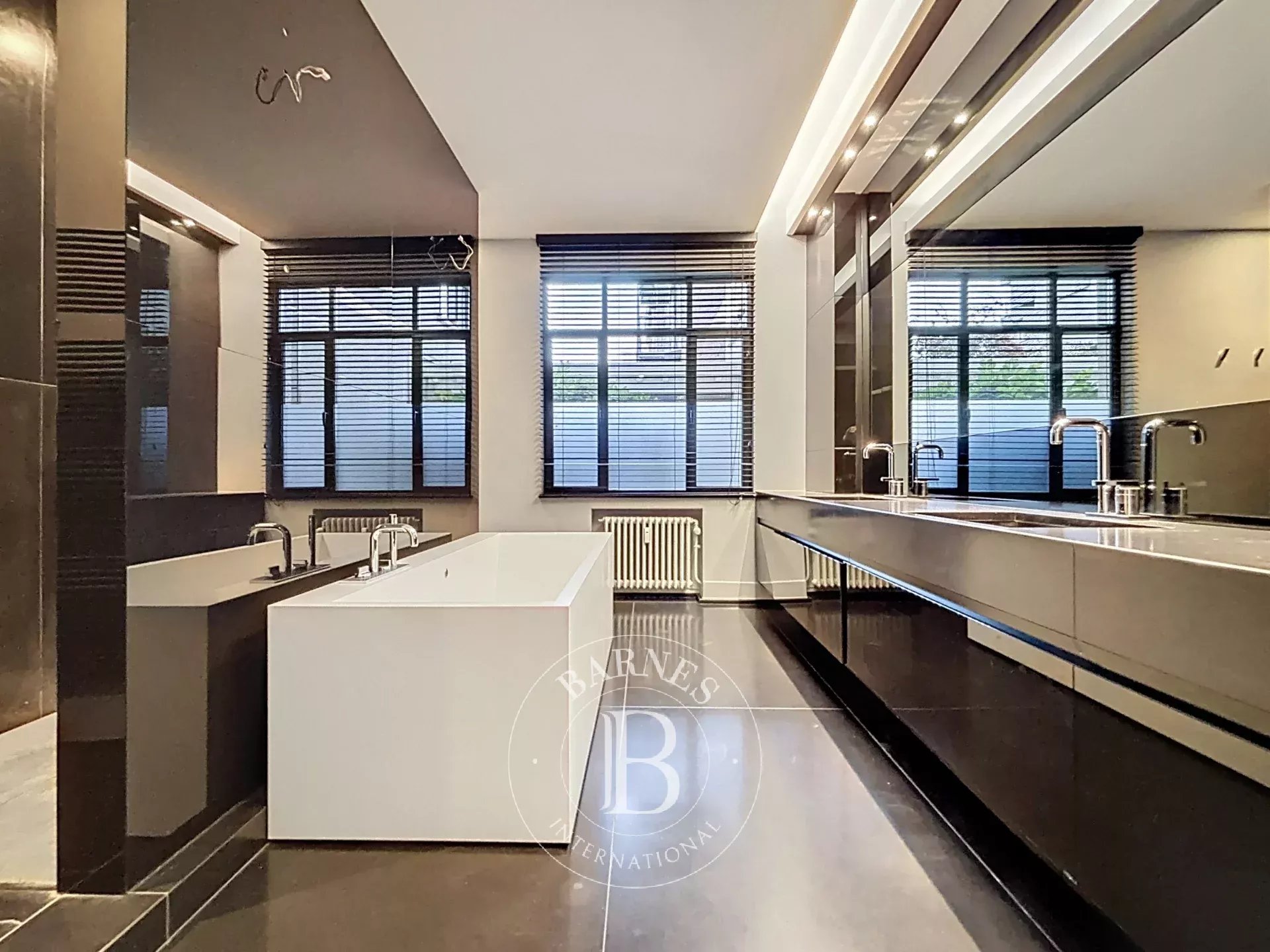 Châtelain/Louise – Bel appartement 2 chambres