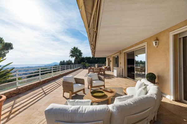 Le Cannet (Les Collines) – 4-bedroom apartment with terrace — photo 2