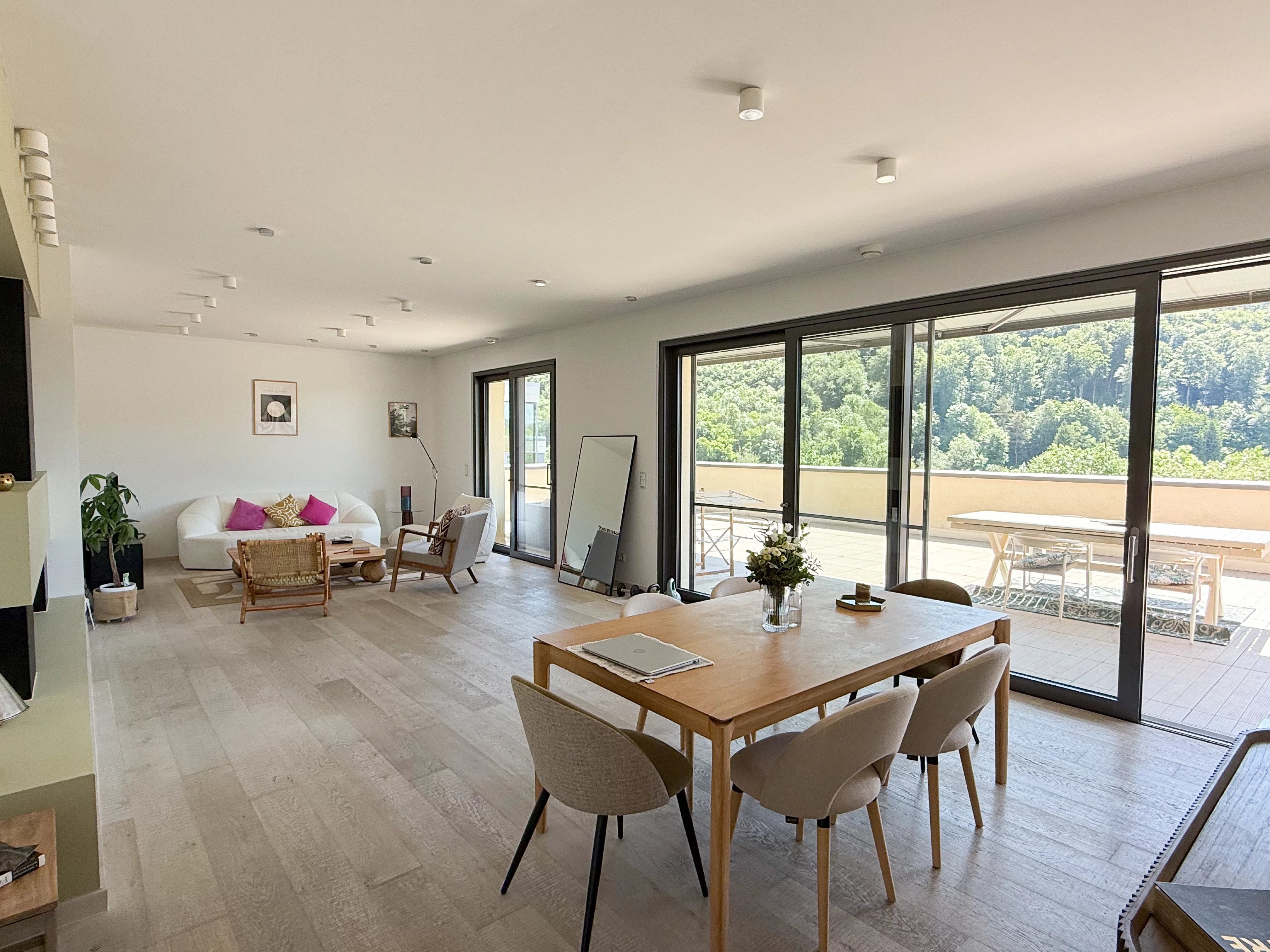 property-featured-image