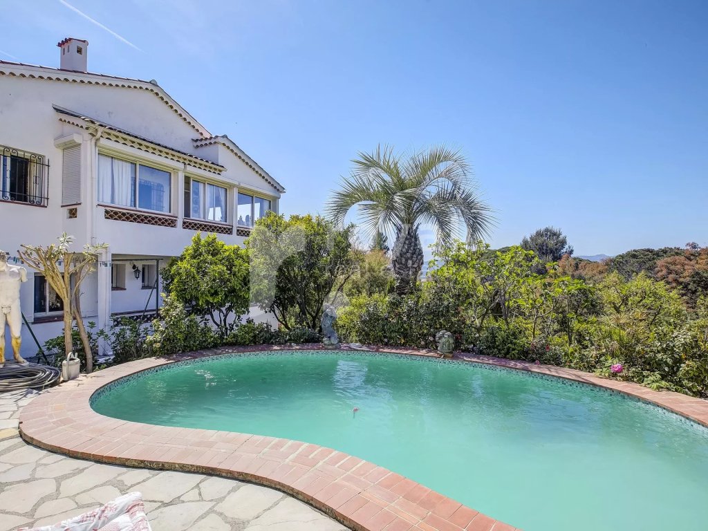 Villa for sale in Cannes — CANNES - VILLA WITH NICE VIEW