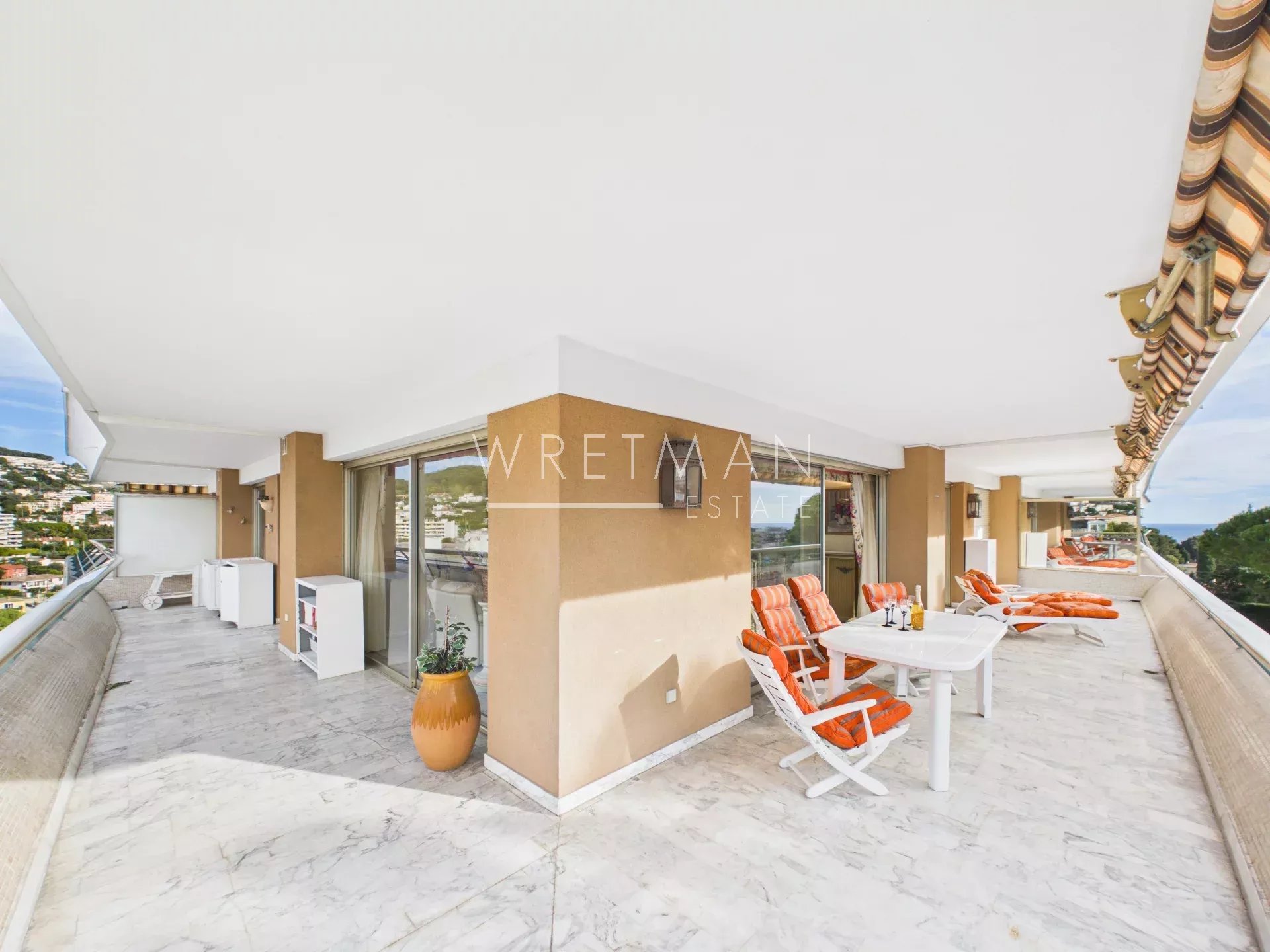 Appartement 2 pièces avec aperçu mer dans résidence de standing avec piscine - Le Cannet