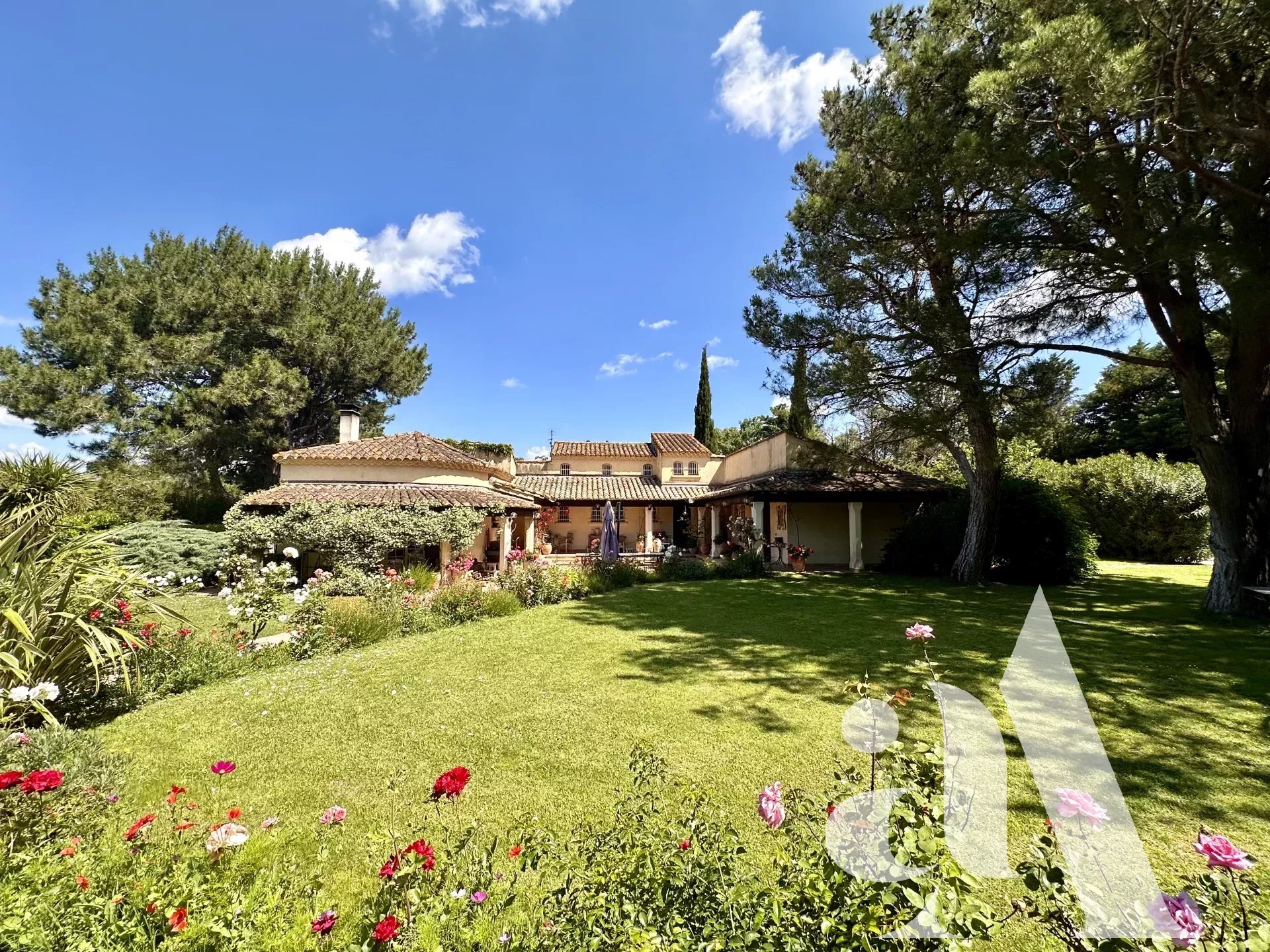 à vendre maison Mouriès jardin