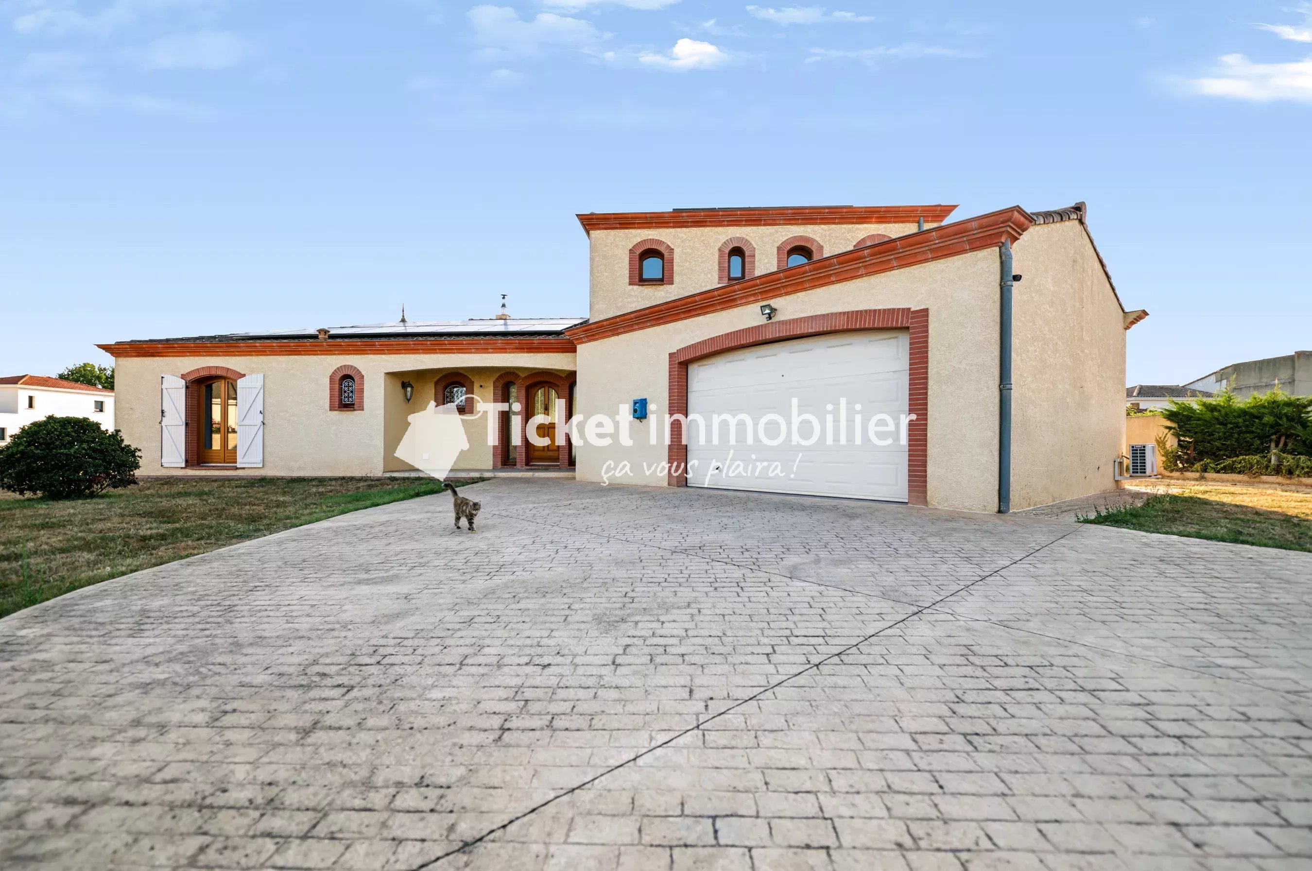 VILLA T6 215m2 TERRAIN 5558m2 CONSTRUCTIBLE, PISCINE AU SEL LINER NEUF, AQUATHERMIE 2 PUITS, 4KW PANNEAUX, DOUBLE VERANDA 72m2, CHAUFFAGE SOL, CAVE A VIN, VUE PYRENEES ETC ... — photo 2