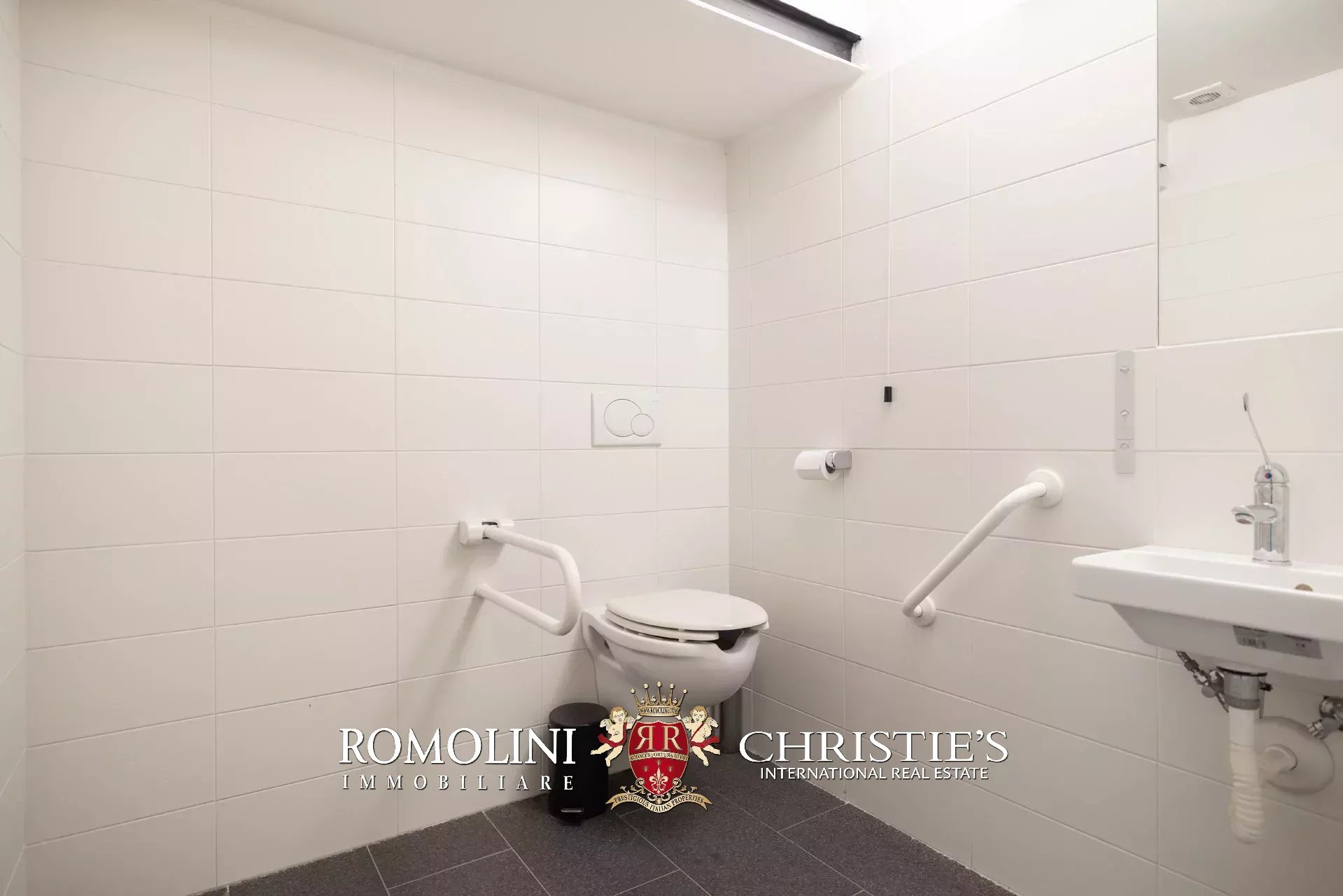 27 Bedroom Villa/Townhouse's Image 81