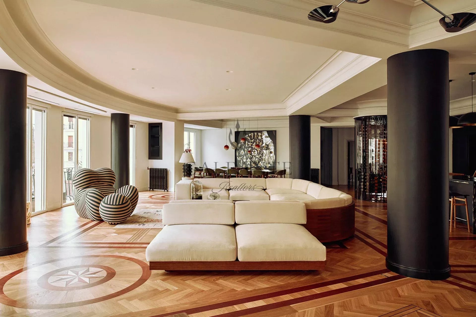 ICONIC CIRCULAR LIVING IN SALAMANCA: 427 M² CORNER RESIDENCE WITH CINEMA & GYM - Image 3