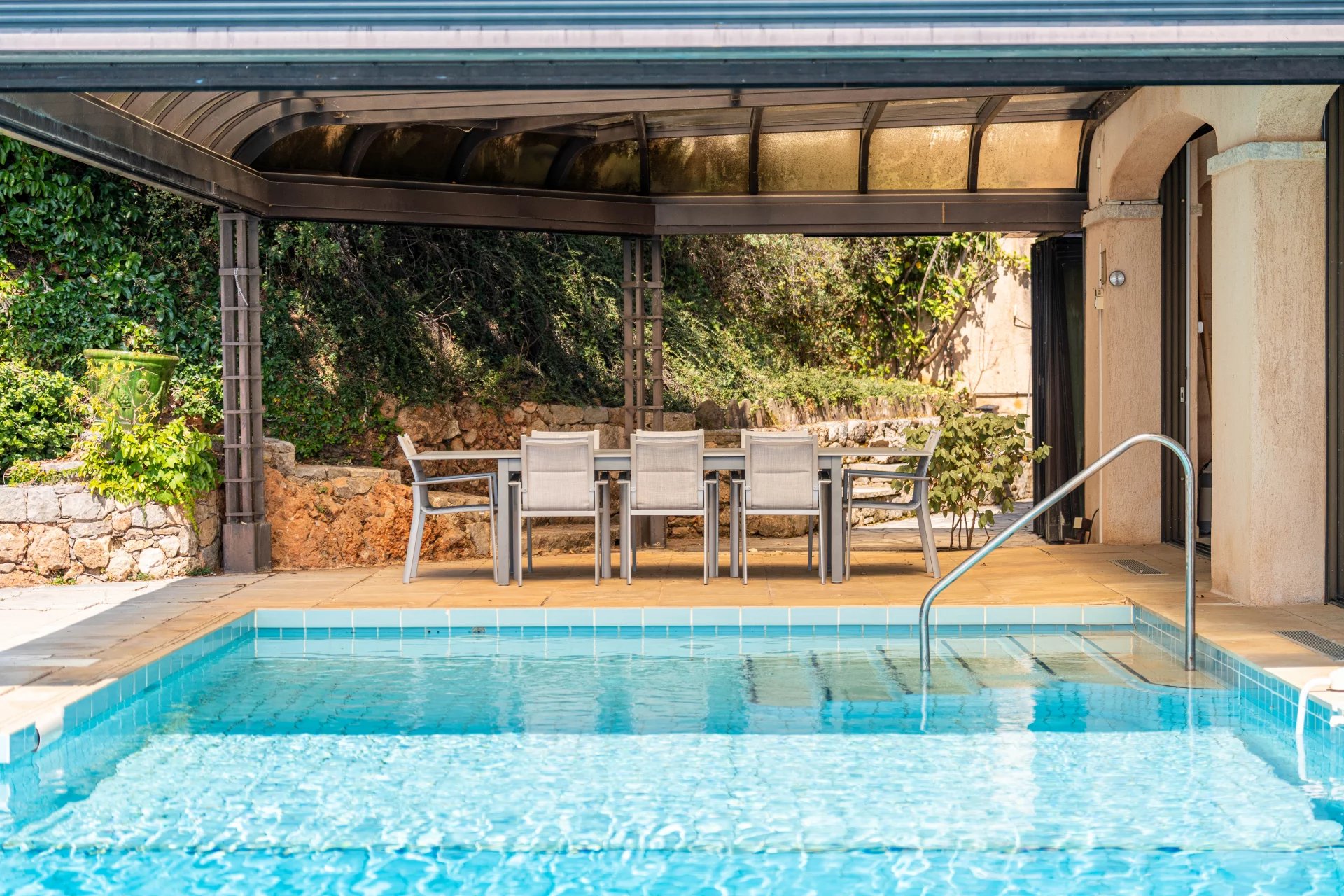 Image of Villa - 12 Bedrooms for Sale in Alpes-Maritimes-Grasse-France, Image 16