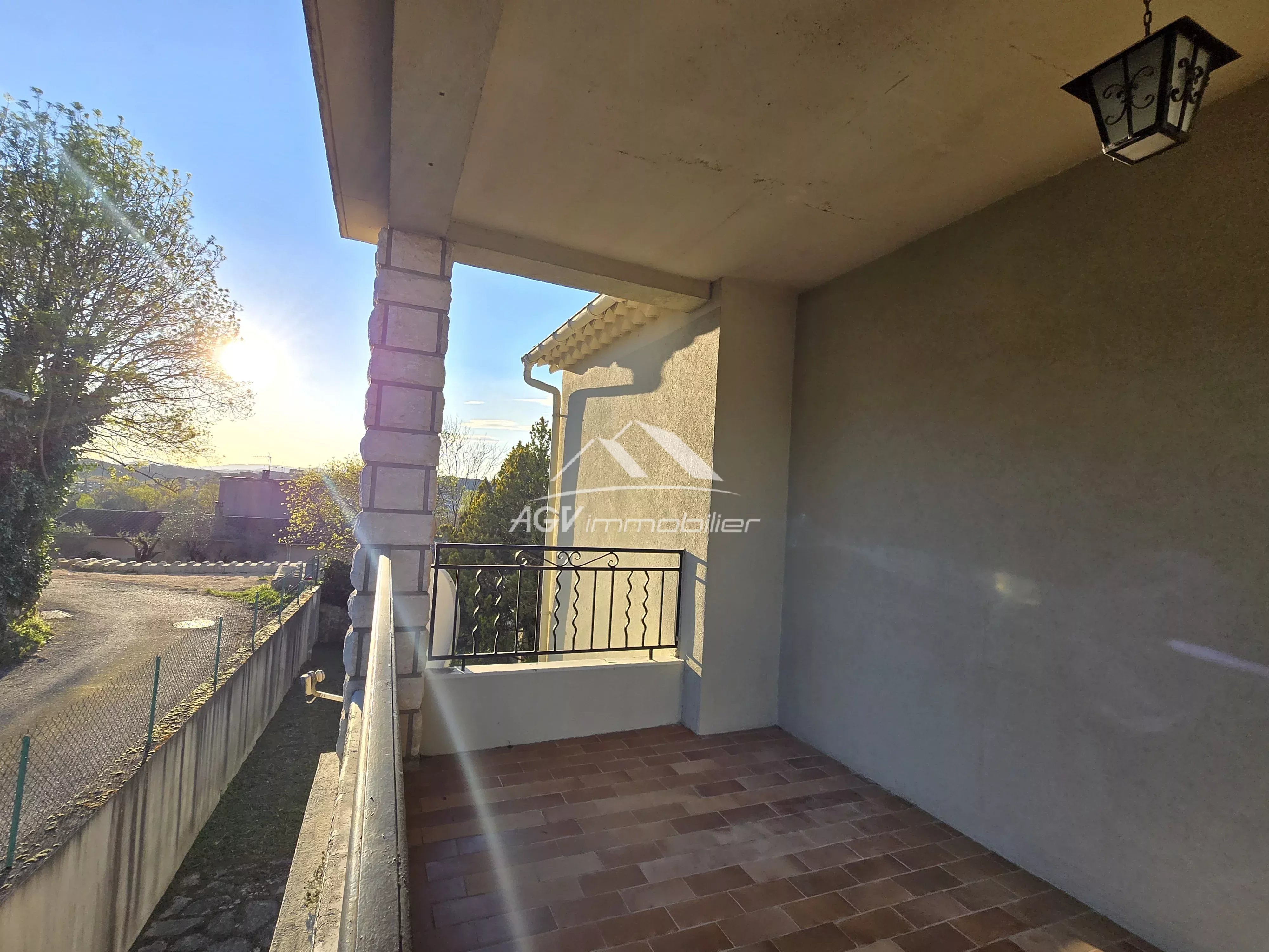 Maison en pierres, 2 logements,double garage