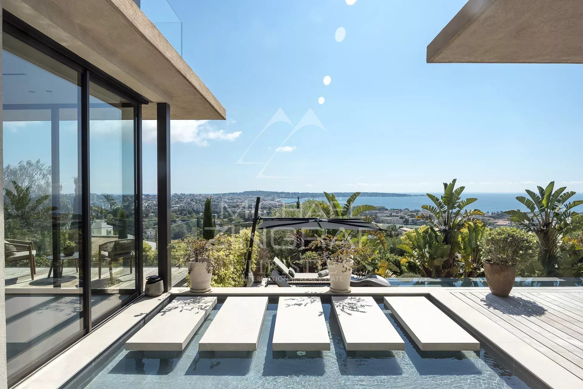 5 Bedroom Villa/Townhouse's Image 7