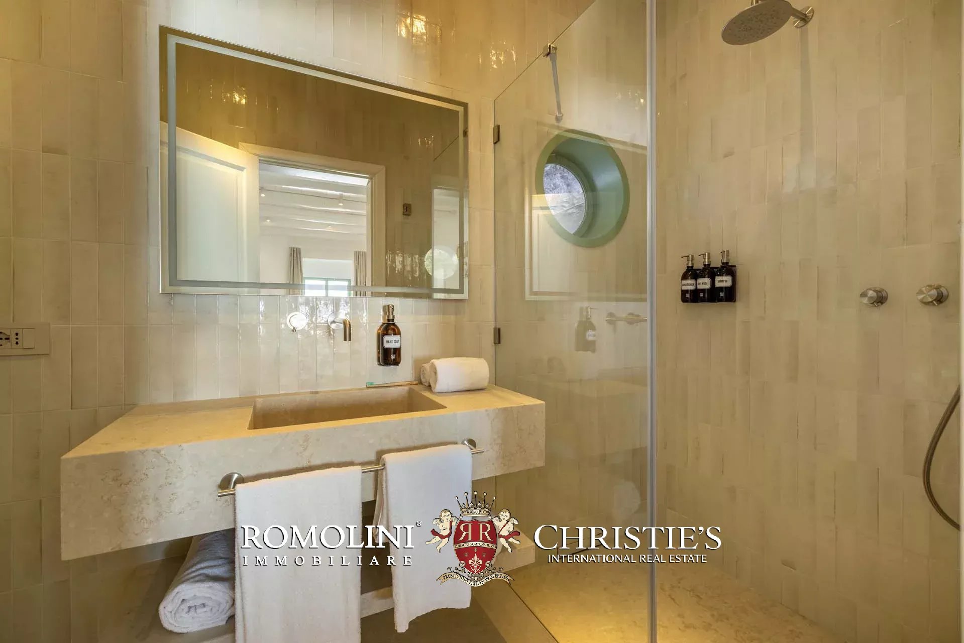 8 Bedroom Villa/Townhouse's Image 122