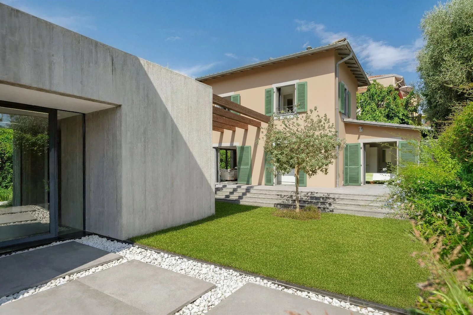 Villa de luxe de 4 chambres au centre de Saint-Jean avec terrain plat