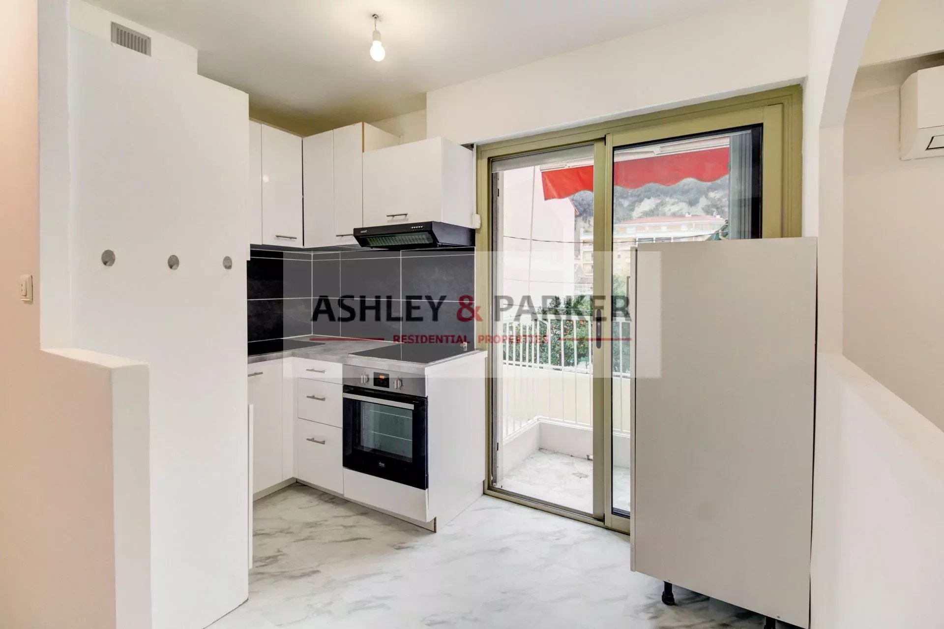 Modern apartment in Nice with spacious 71m2 terrace