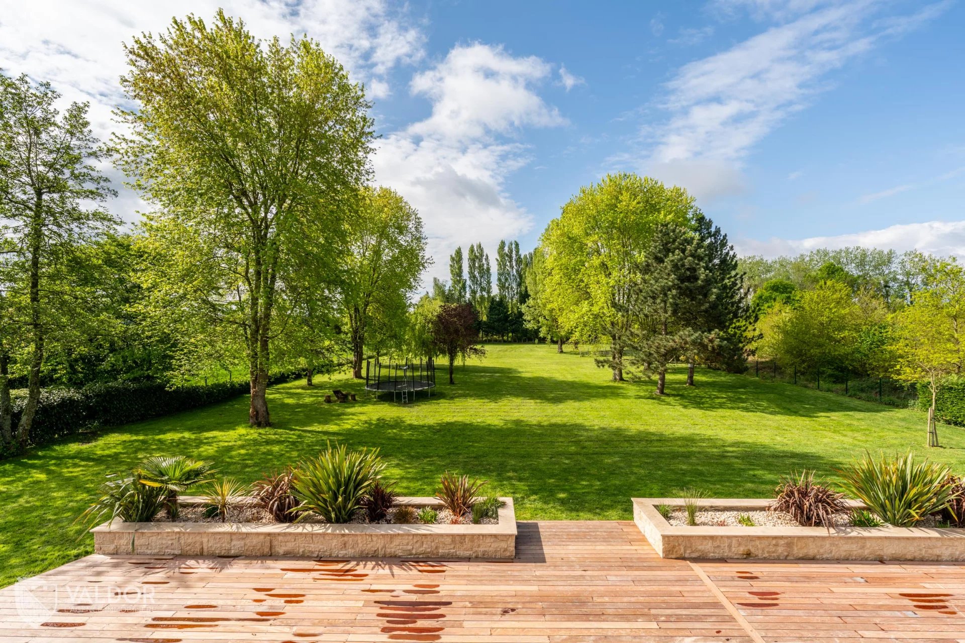Propriété sur 7 000 m² de terrain à 20 minutes de Villefranche