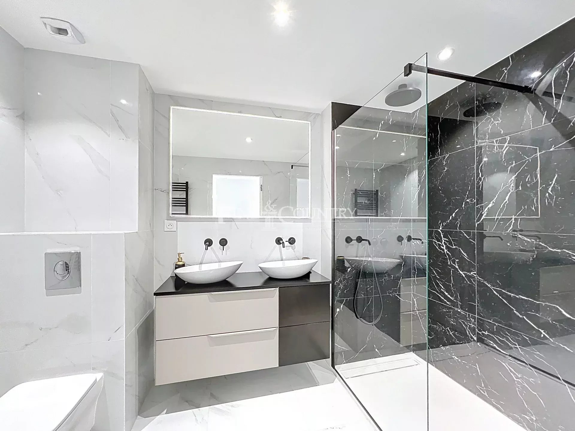 Photo of Sea view apartment for sale in Le Cannet