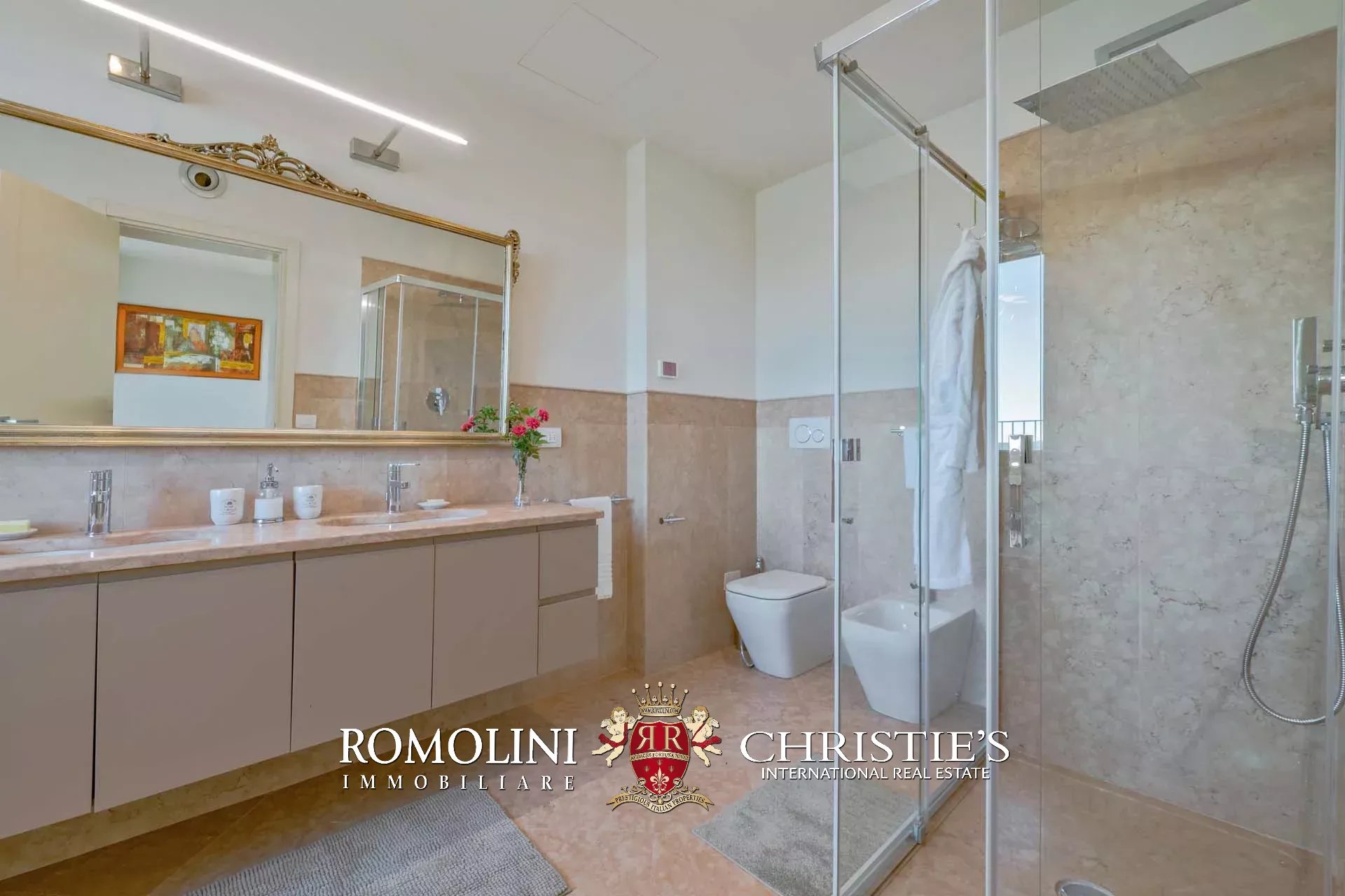 7 Bedroom Villa/Townhouse's Image 92