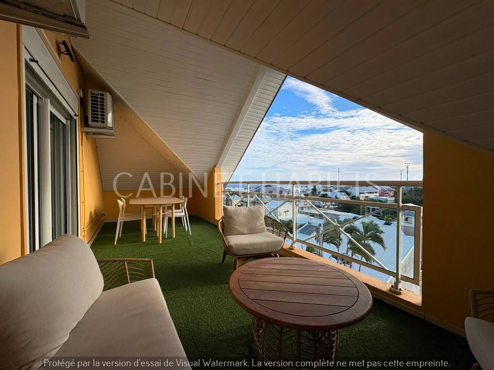 À LOUER - APPARTEMENT MEUBLE DE TYPE F4 DE 172,08 M2 ENVIRON