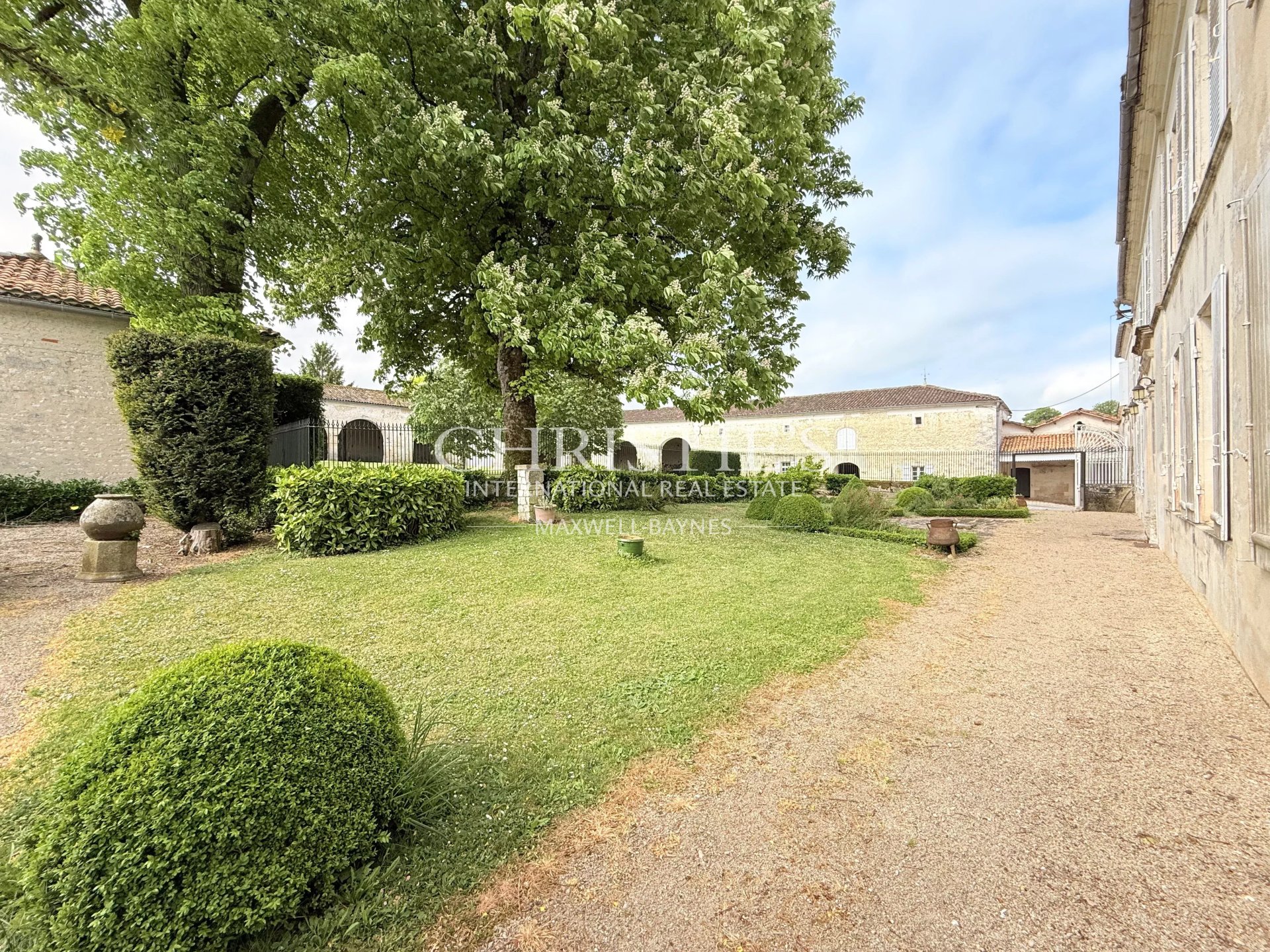 10 Bedroom Villa/Townhouse's Image 41