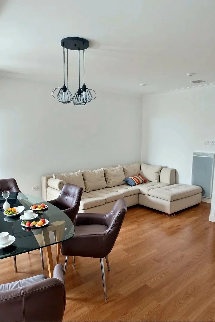 Salle à manger séjour ouvrant sur beau balcon
