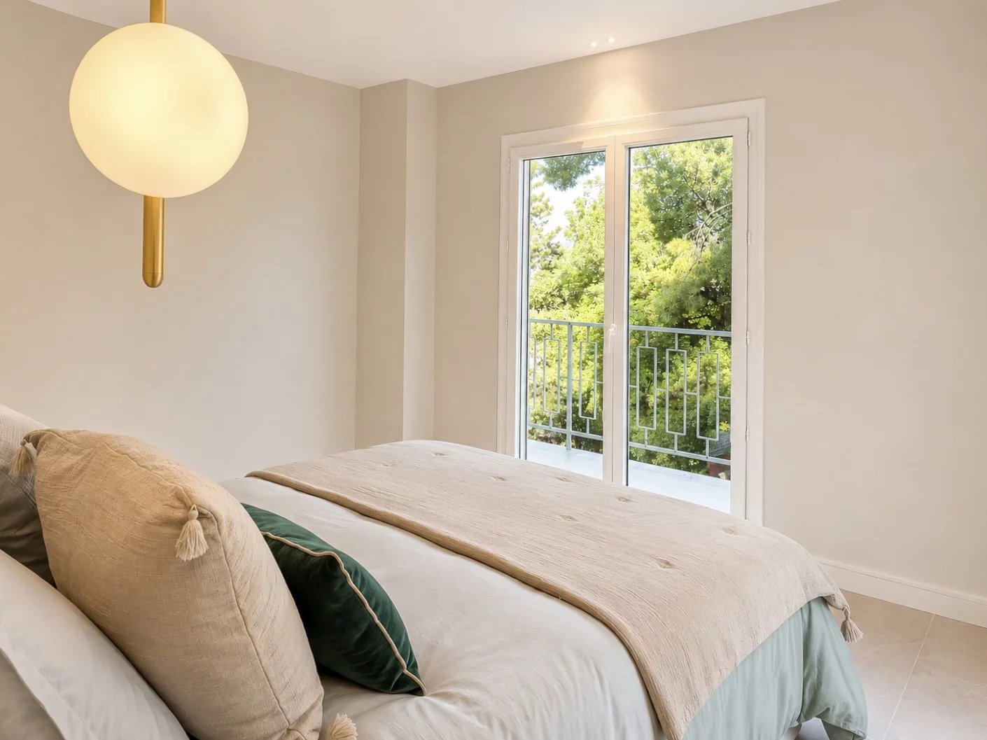Magnificent 3-room Sea View Fully Renovated Oxford