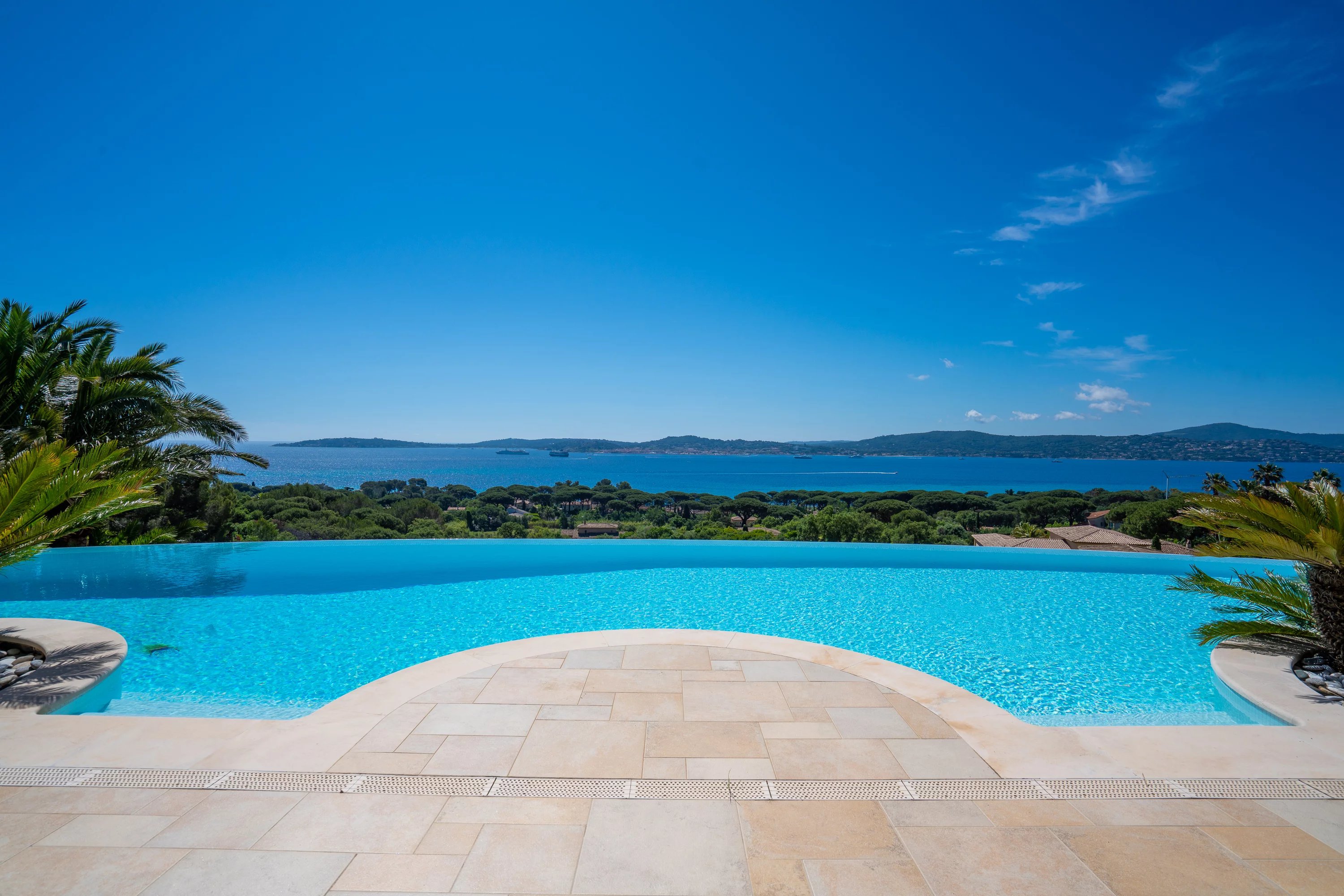 Exceptional villa with panoramic sea view