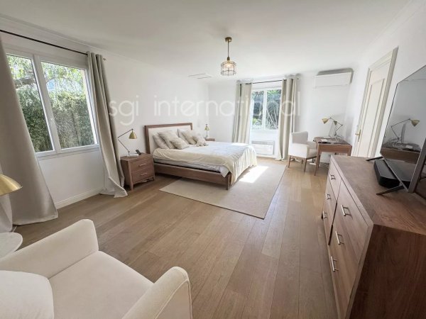 Provencal Luxury Villa for Sale in Saint-Tropez Center — photo 7