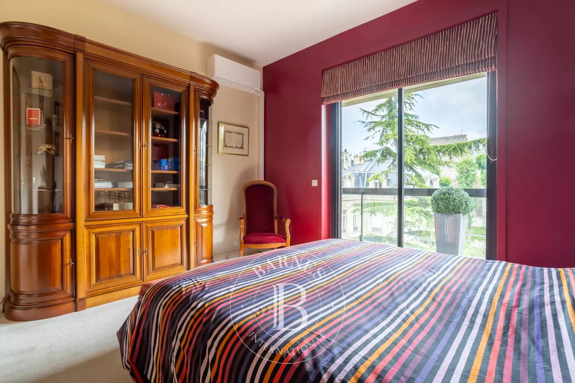 Paris 16 - Avenue Foch - 2 bedrooms - Terrace and unobstructed view - picture 8