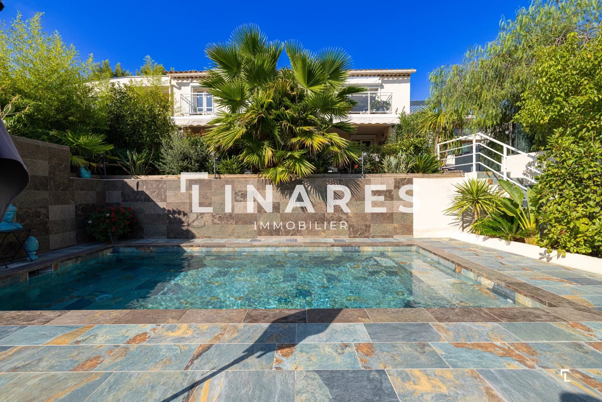 HORIZON BLEU - Villa T5 de 141m2 avec deux dépendances - Garage - Jardin/piscine - 13600 La Ciotat