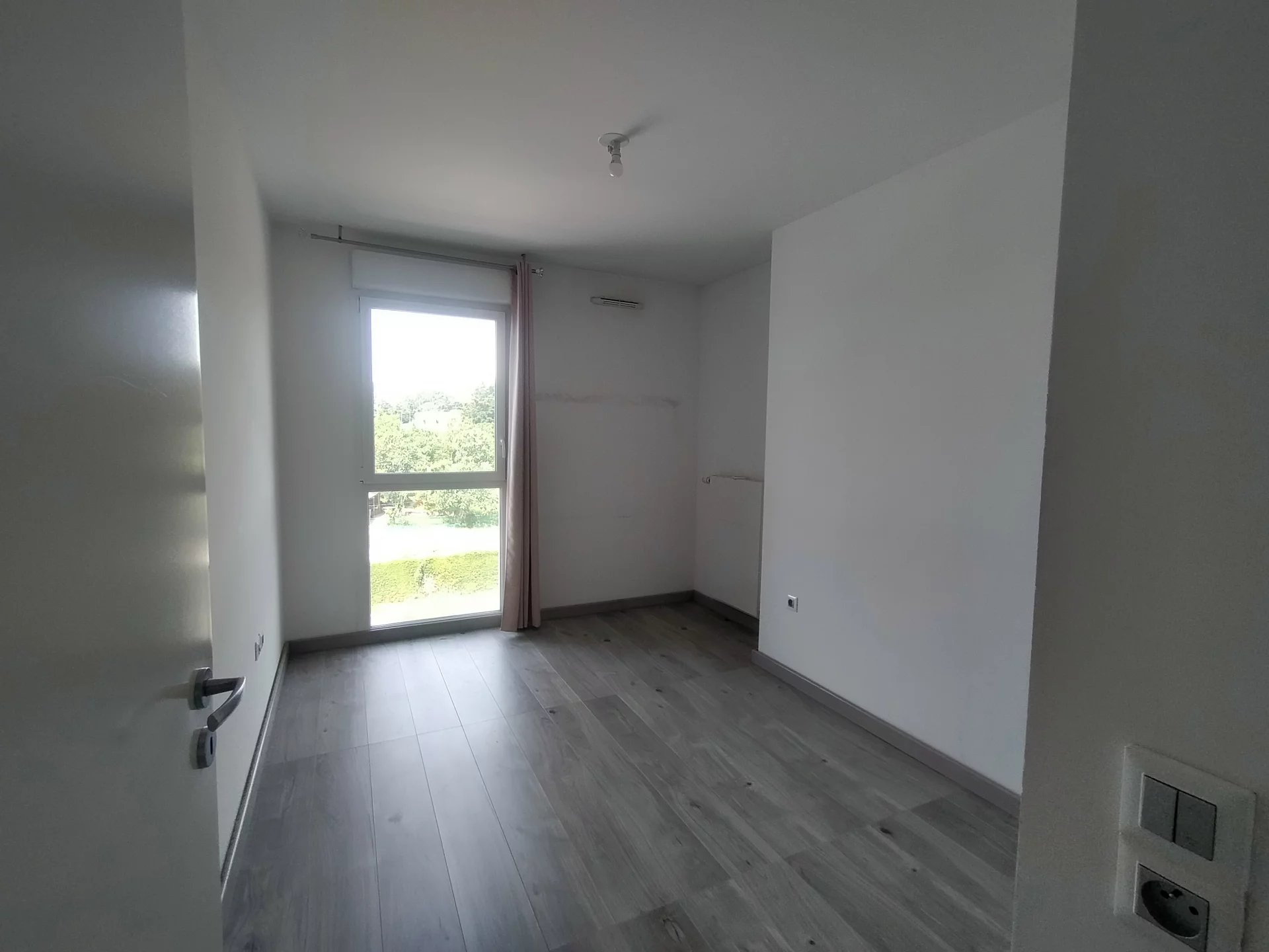 85858898 Location Vénissieux