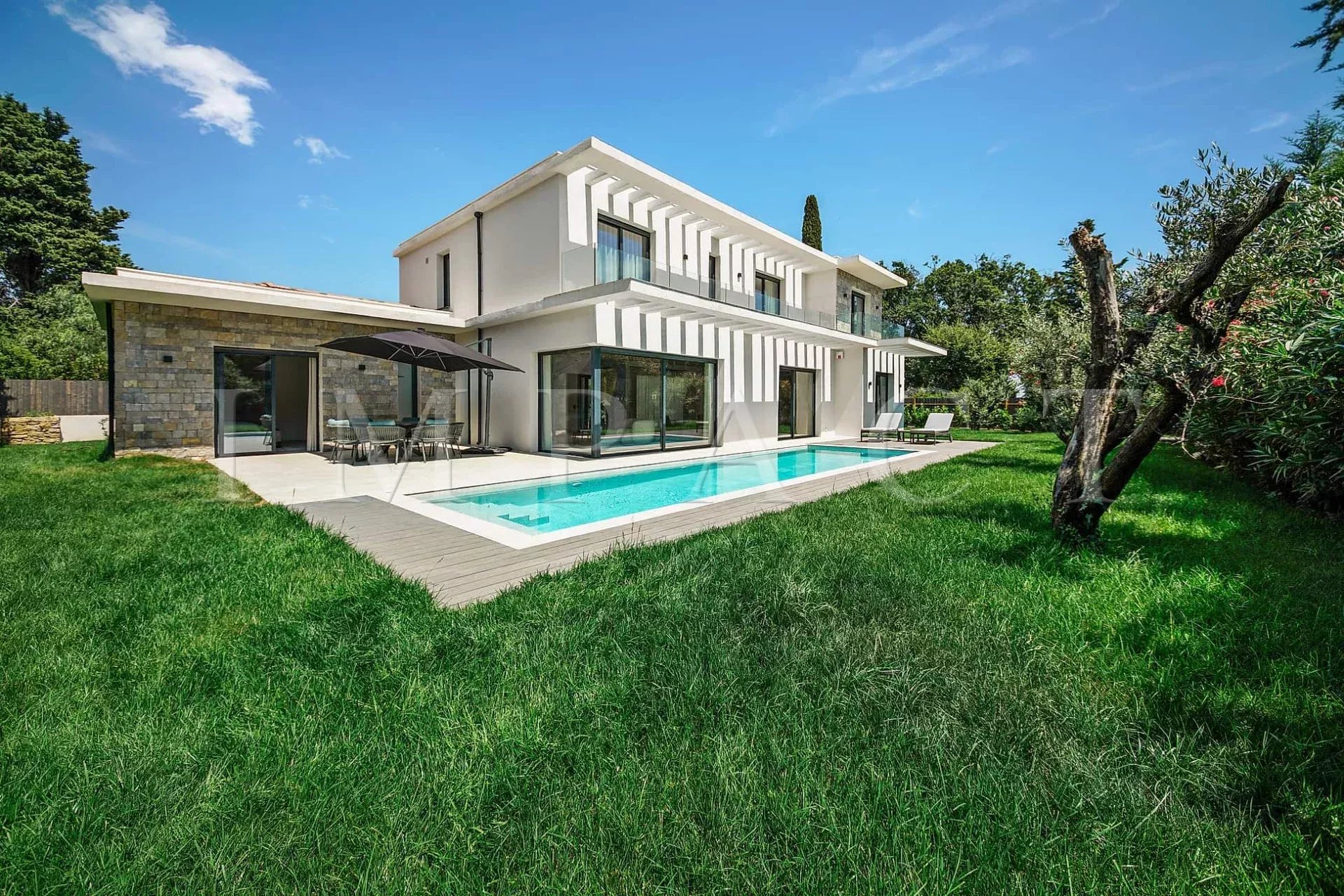 Mougins, Villa contemporaine dans un quartier prisé à vendre