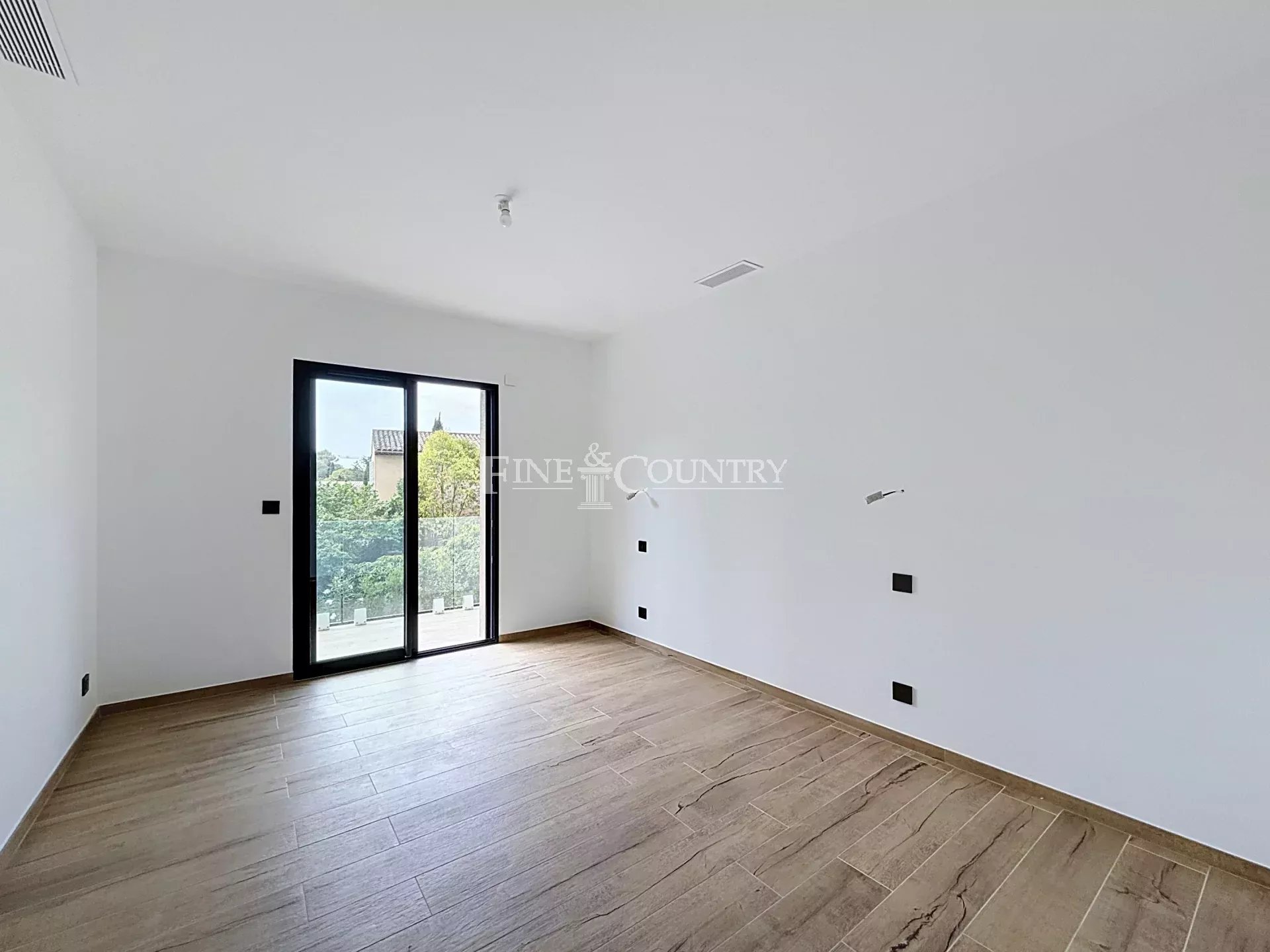 Photo of Villa for sale in Mougins new in private domaine