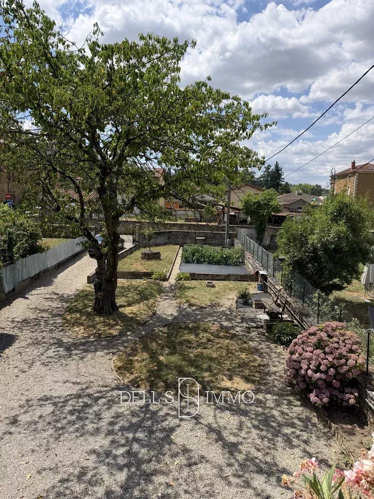 Maison de ville en pierre avec jardin