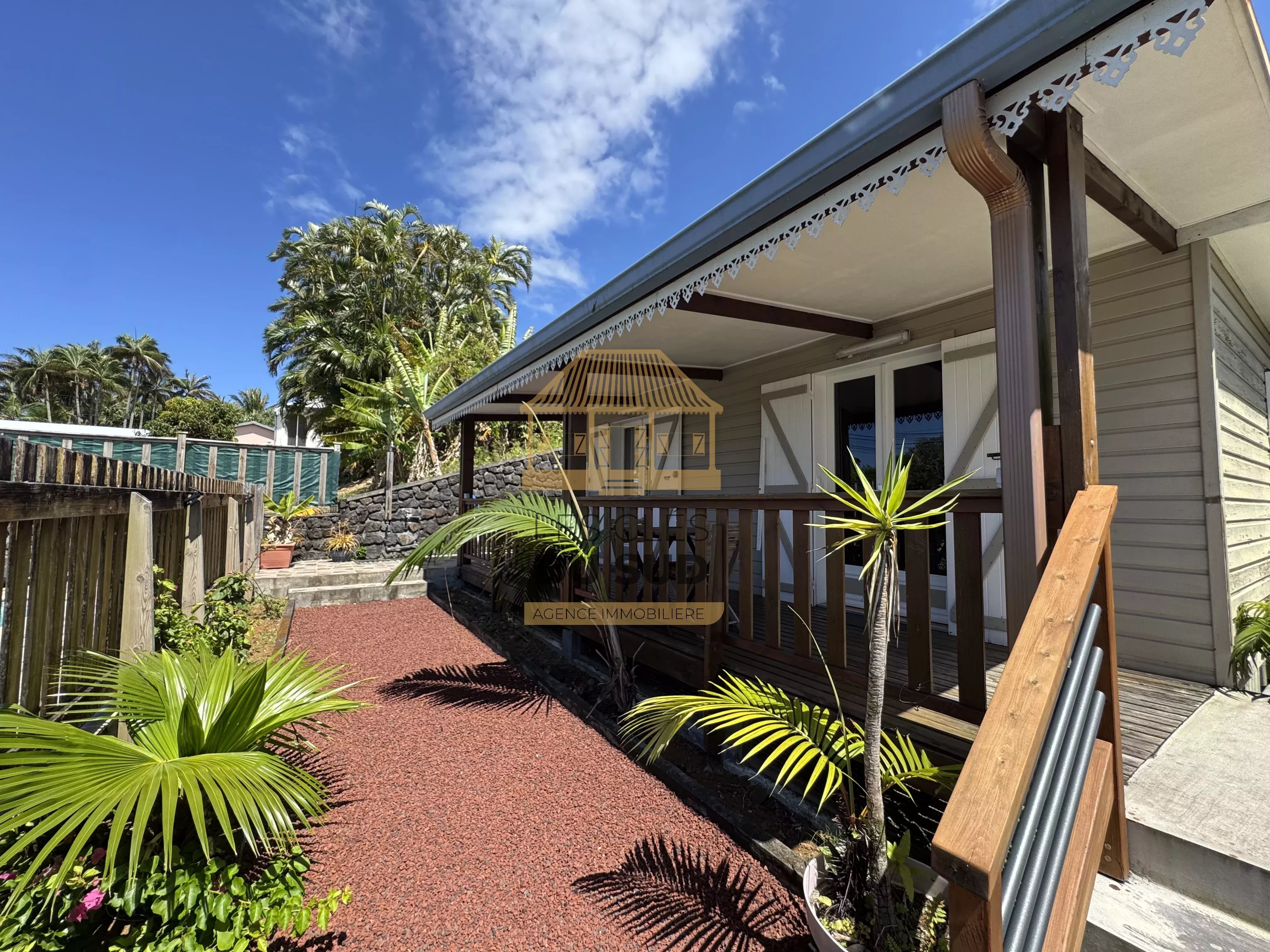 SAINT-PHILIPPE – BASSE VALLÉE – ENSEMBLE DE 5 BUNGALOWS EN LOCATION SAISONNIÈRE